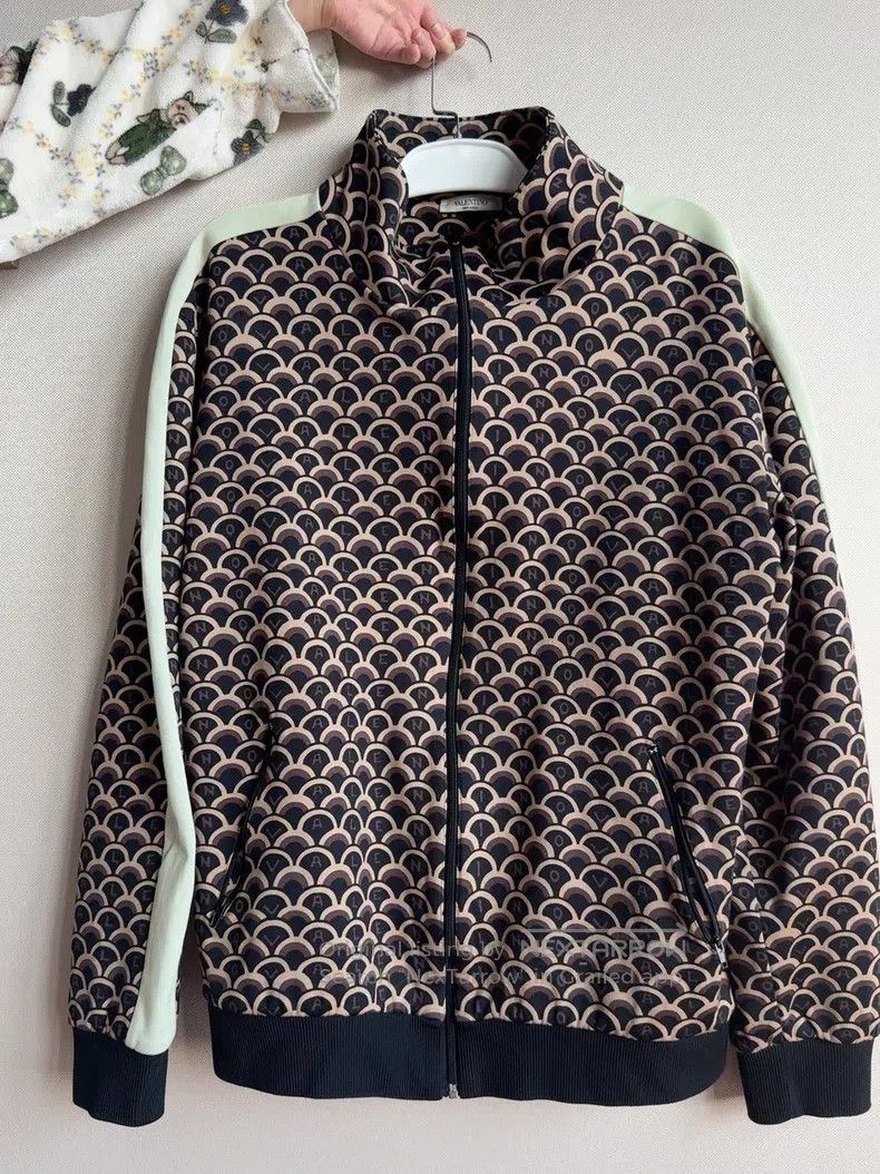 Valentino Valentino Letters full of printed jackets Size US L / EU 52-54 / 3 - 1 Thumbnail