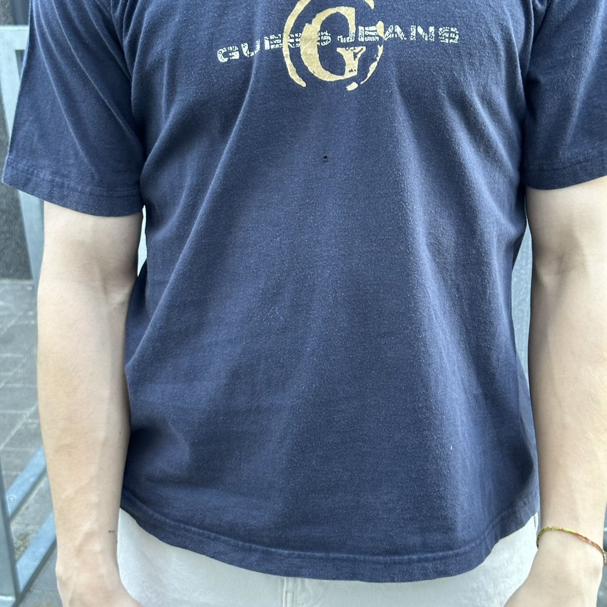 Guess Vintage Guess Jeans T-shirts Centre Logo Distressed Y2K Size US L / EU 52-54 / 3 - 4 Thumbnail