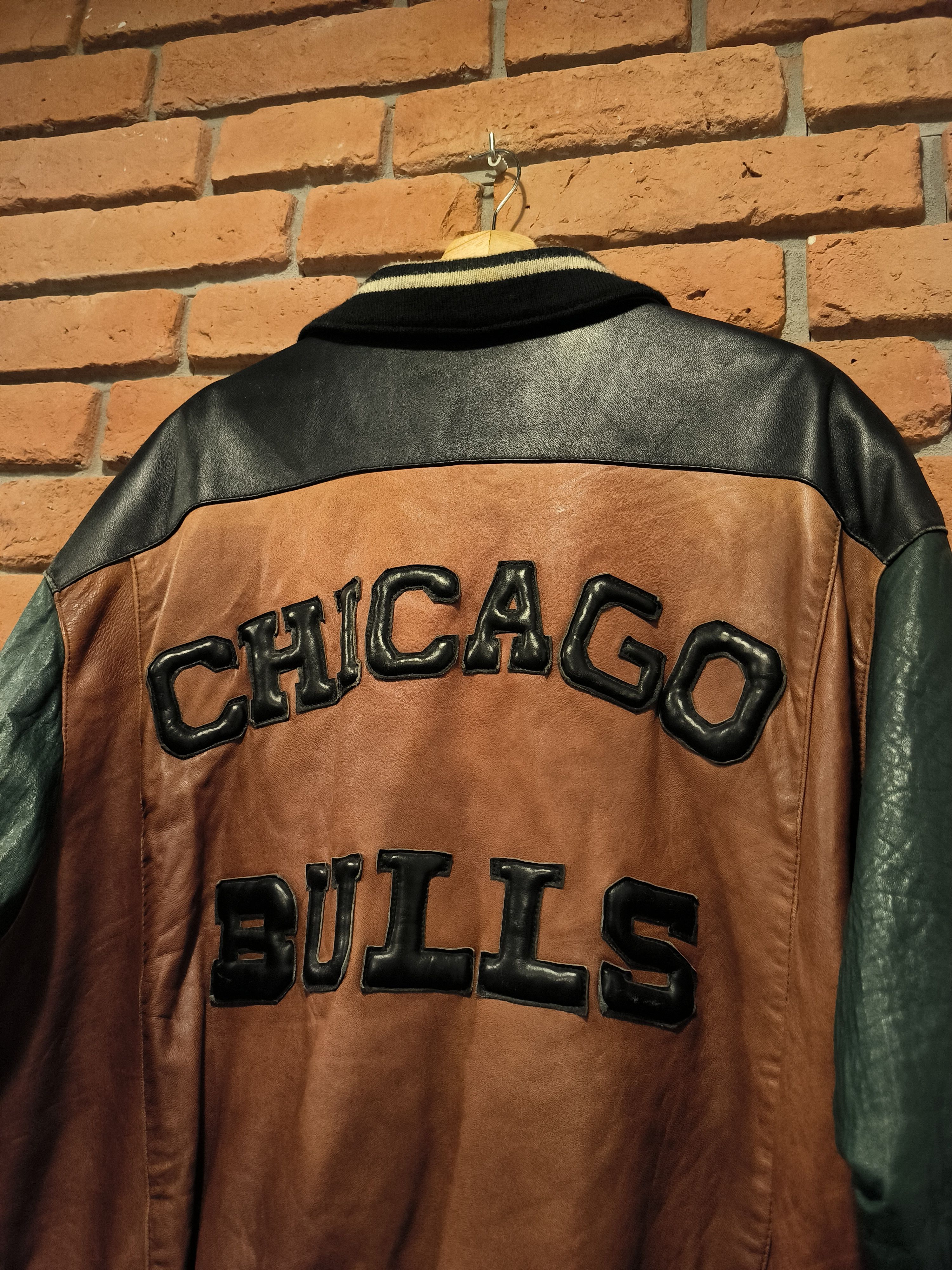 NBA × Vintage Vintage Chicago Bulls Leather Jacket Big Logo Brown Green Size US L / EU 52-54 / 3 - 11 Thumbnail