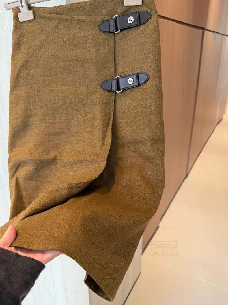 Loro Piana Loro Piana Camel Linen and Wool Blend Buckle Skirt Size 25" / US 0 / IT 36 - 3 Thumbnail