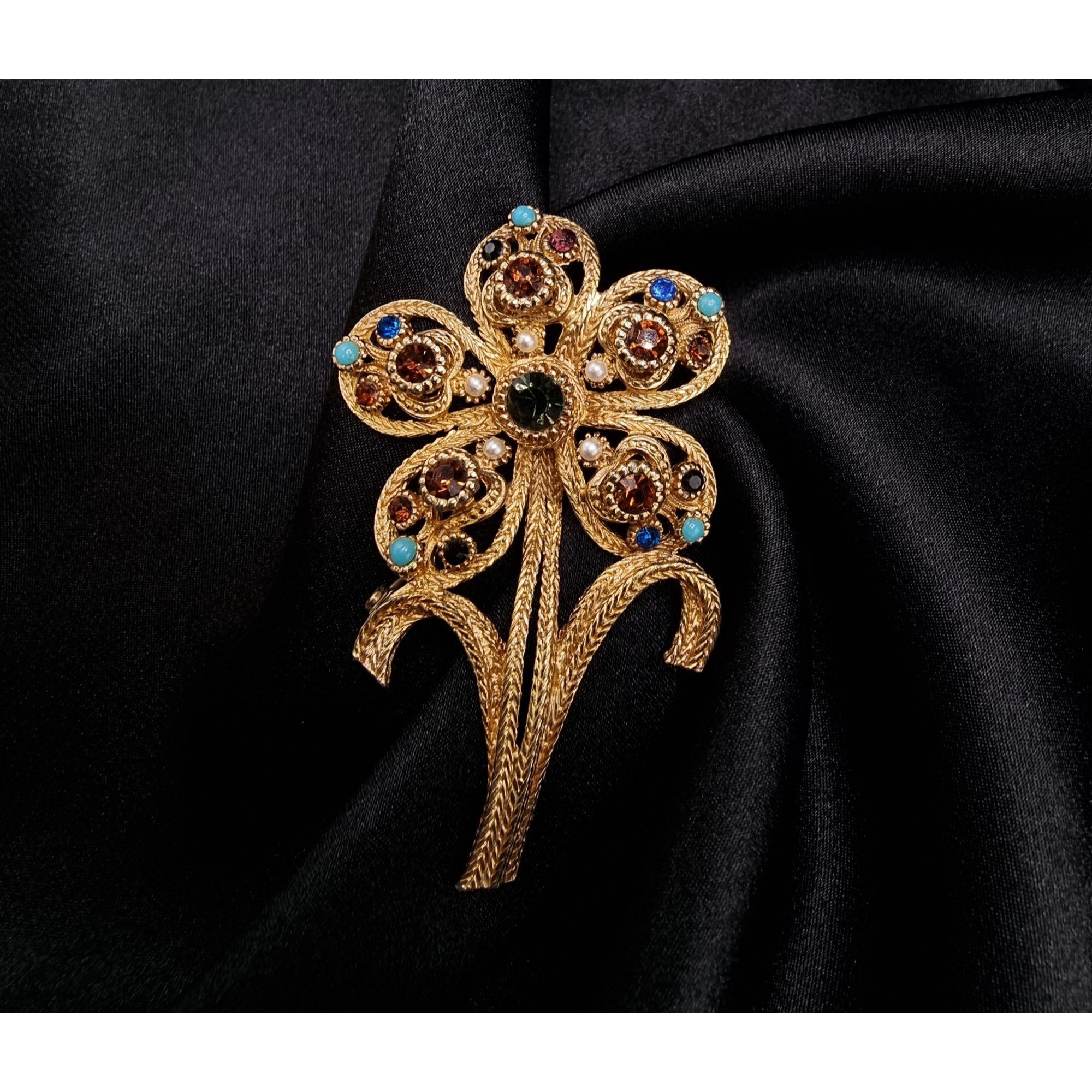 Vintage Vintage 1950s-1960s Sphinx Gold Tone Flower Brooch Size ONE SIZE - 2 Thumbnail