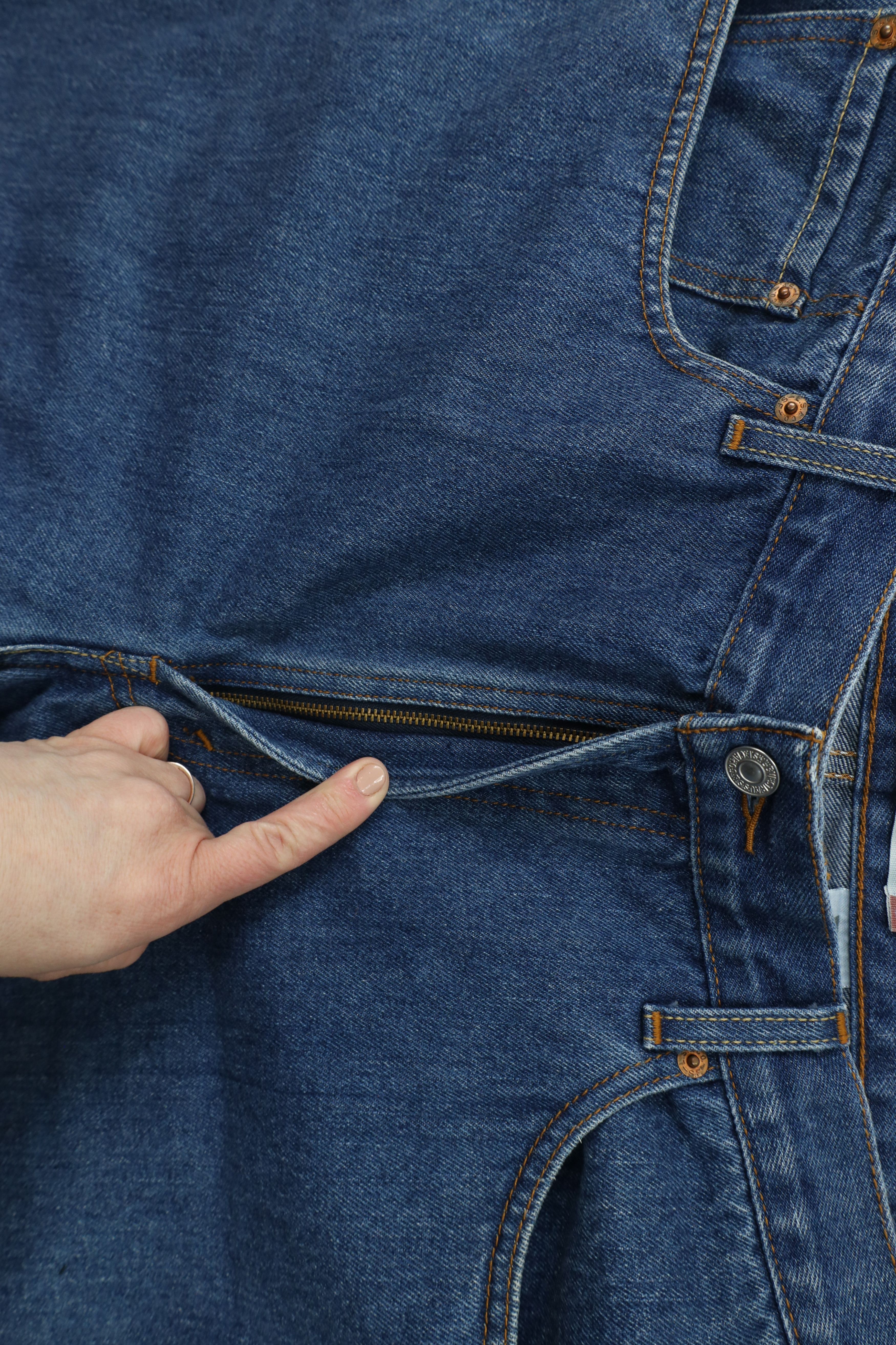 Levi's × Vintage Vintage Y2K 2005 Levis 550 Fit Denim Jeans Blue Cotton Size US 38 / EU 54 - 8 Thumbnail