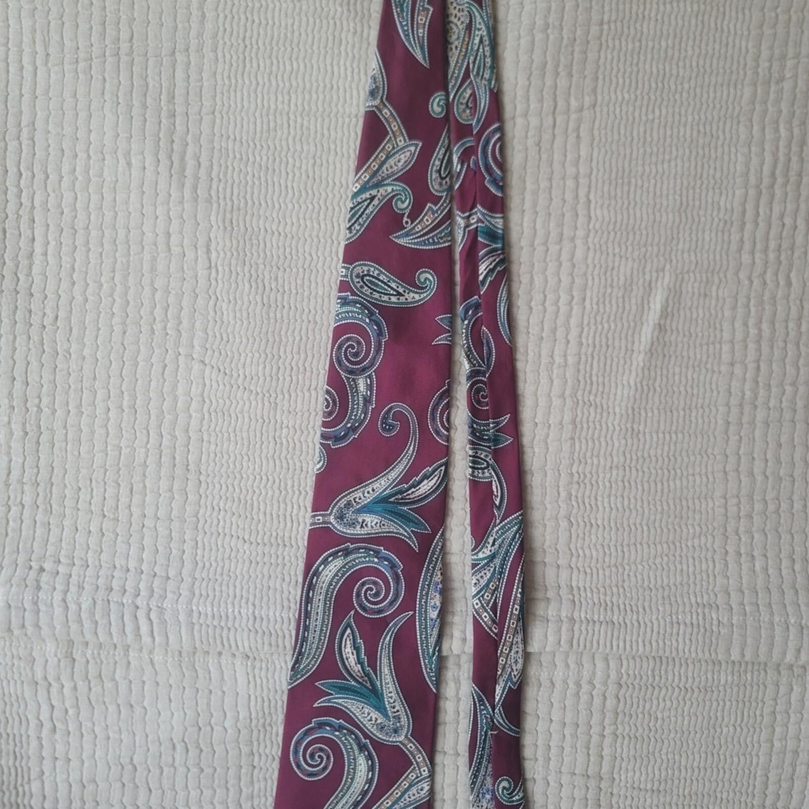 Oscar De La Renta Oscar de la Renta Burgundy Paisley Tie Imported Silk EUC Size ONE SIZE - 1 Thumbnail