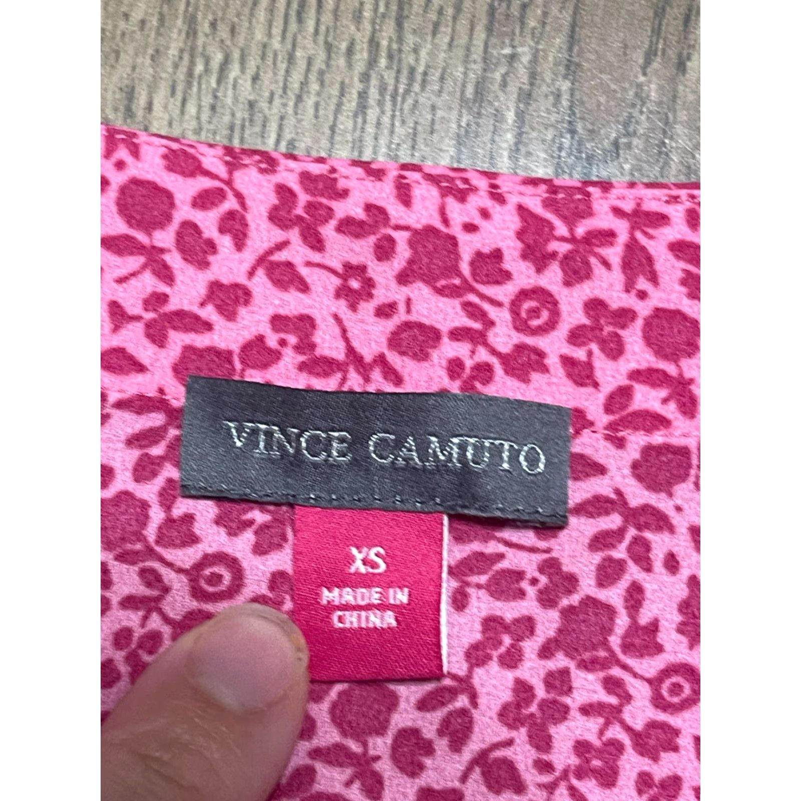 Vince Camuto Vince Camuto Blouse Women's XS Pink Floral Long Sleeve Button Up NWT Size XS / US 0-2 / IT 36-38 - 5 Thumbnail
