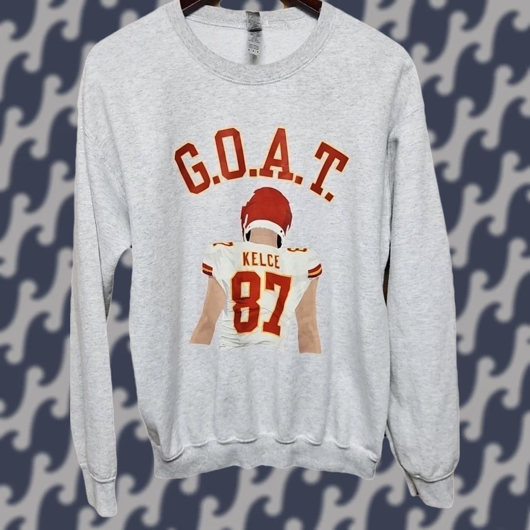 Gildan GOAT Travis Kelce 87 Kansas City Chiefs Crewneck Sweatshirt Gray M Mens Shirt Graphic Print Pullover Development Size US M / EU 48-50 / 2 - 1 Thumbnail