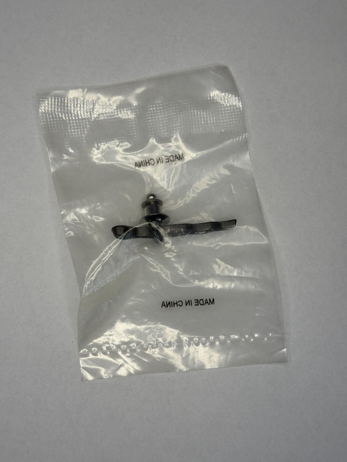 Supreme Supreme Dagger Pin FW17 New Size ONE SIZE - 2 Thumbnail
