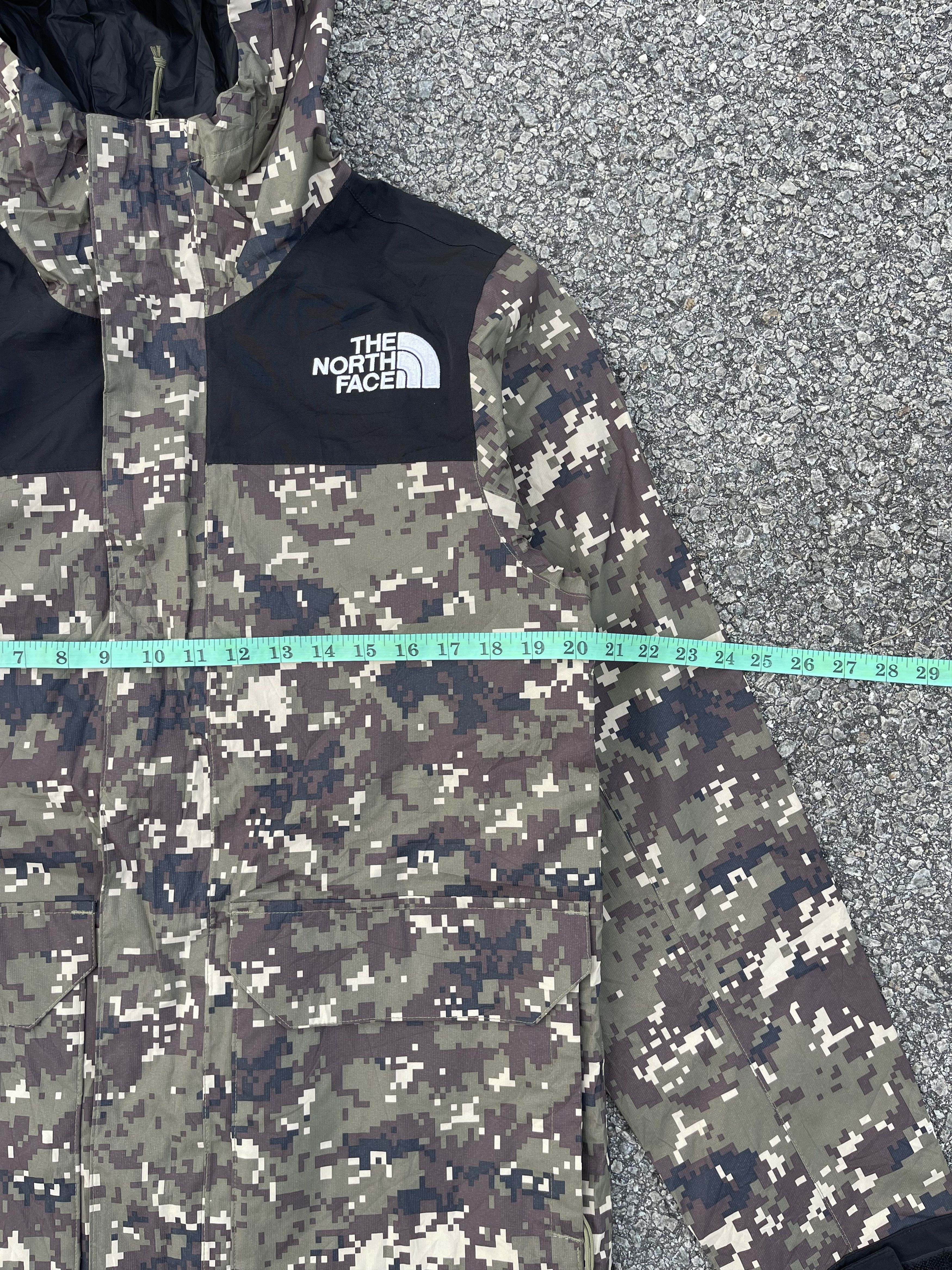 The North Face TNF Digital Camouflage Windbreaker Balaclava Size US S / EU 44-46 / 1 - 13 Thumbnail