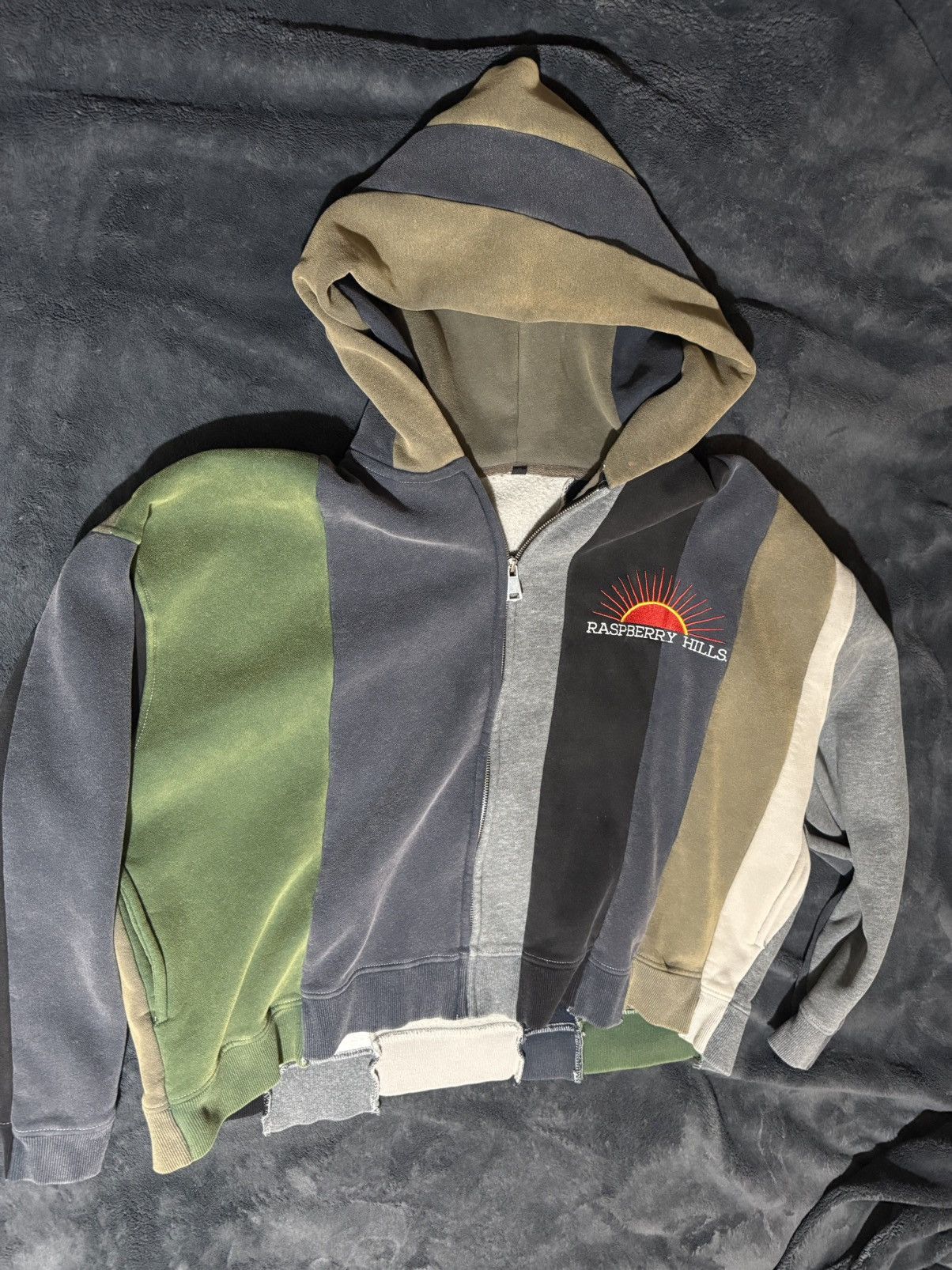 The GV Gallery GV Gallery Raspberry Hills bonsai zip up hoodie Size US S / EU 44-46 / 1 - 1 Thumbnail