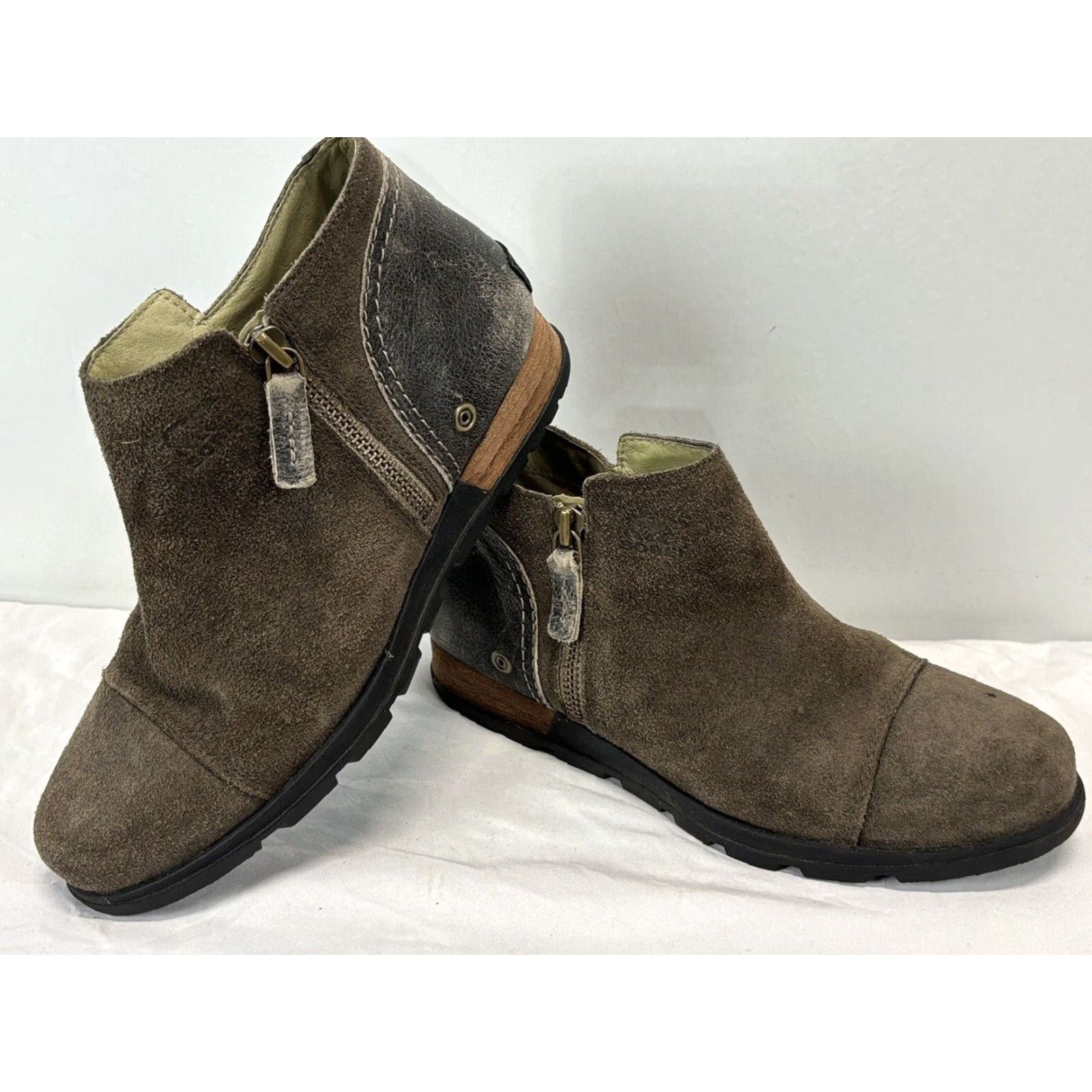 SOREL Sorel Major Low Bootie Women 9 US 40 EU Brown Suede Zip Ankle Casual Size US 9 / IT 39 - 2 Thumbnail