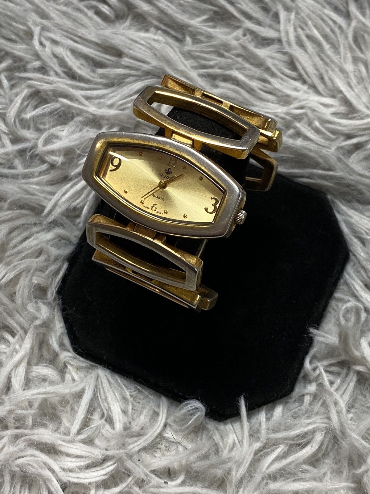 Japanese Brand × Jewelry × Vintage Golden Fashion Bracelet Watch - Japanese Brand Size ONE SIZE - 6 Thumbnail