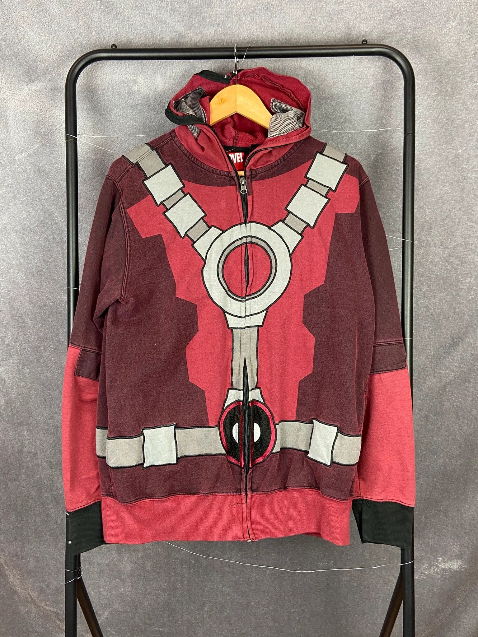 Marvel Comics Hoodie Marvel Deadpool red costume zip up jacket L Size US L / EU 52-54 / 3 - 1 Thumbnail