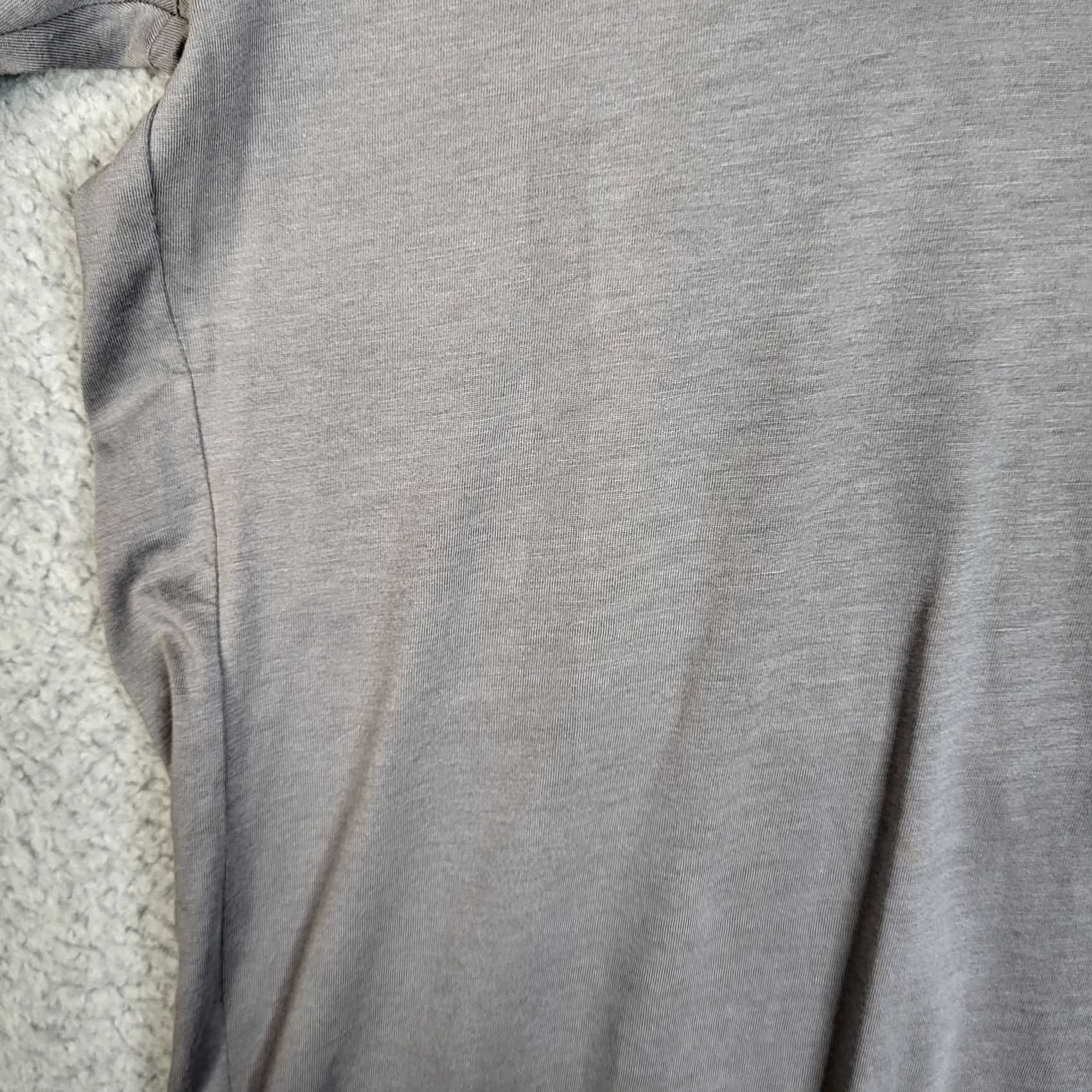 Armani Exchange ARMANI EXCHANGE XS Women's V-Neck Short Sleeve T-Shirt Gray Graphic Number Printed Slim Pullover Tee Shirt Men/Women (Women) Size XS / US 0-2 / IT 36-38 - 5 Thumbnail