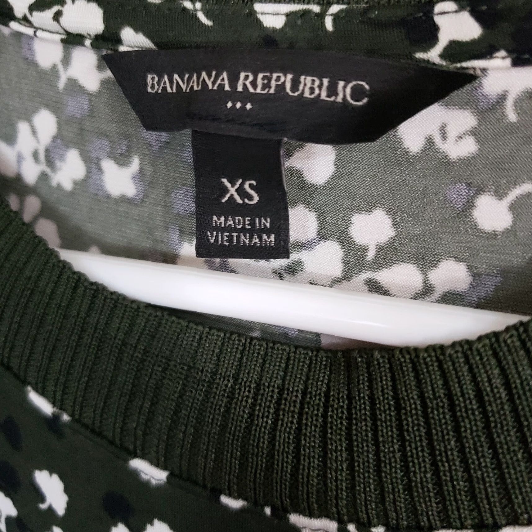 Banana Republic Banana Republic Womens Top XS Green White Floral Sleeveless Blouse Shirt Womens XS Green Floral Sleeveless Ban Republic Size XS / US 0-2 / IT 36-38 - 5 Thumbnail