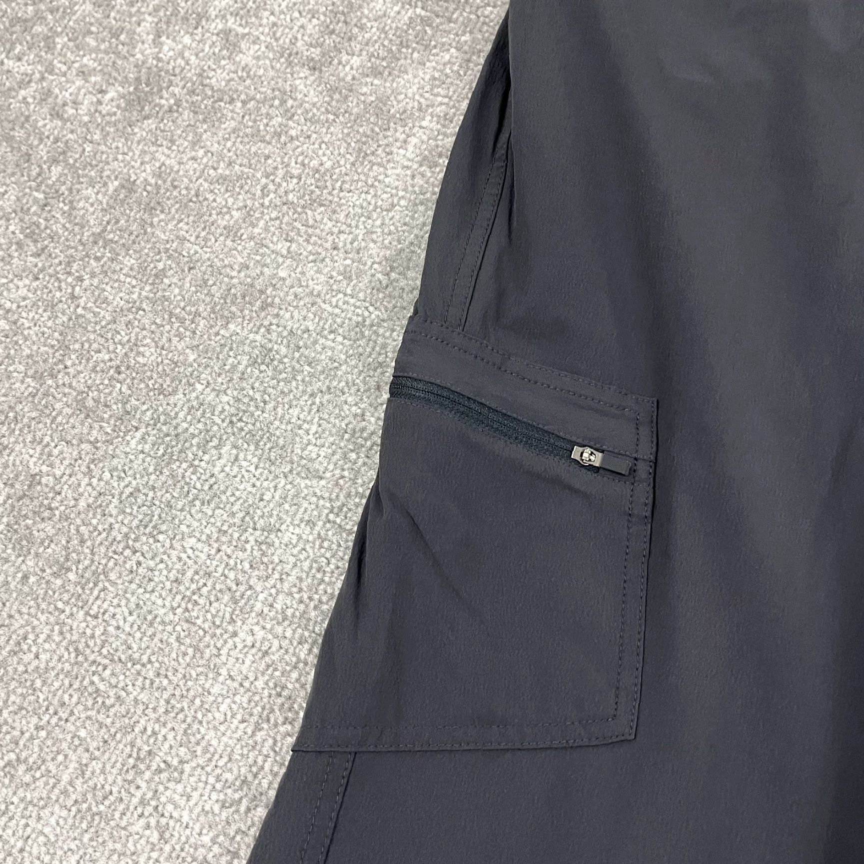 Mountain Hardwear Mountain Hardwear Pants Mens 40 x 33 Gray Fleece Lined Hiking Softshell Size US 40 / EU 56 - 7 Thumbnail