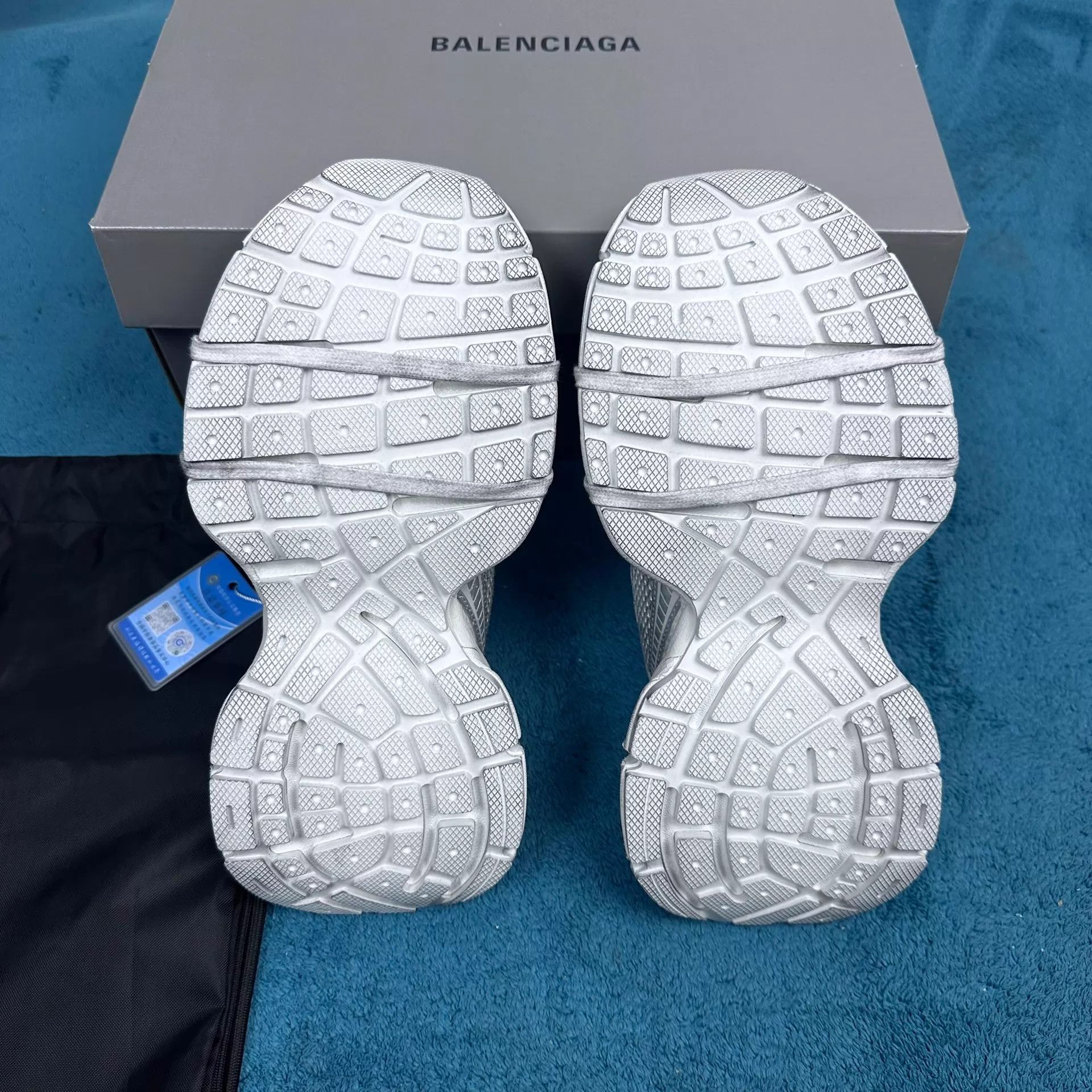 Balenciaga Balenciaga 3xl Distressed White Mules 39 NWT Accs Size US 8.5 / IT 38.5 - 5 Thumbnail