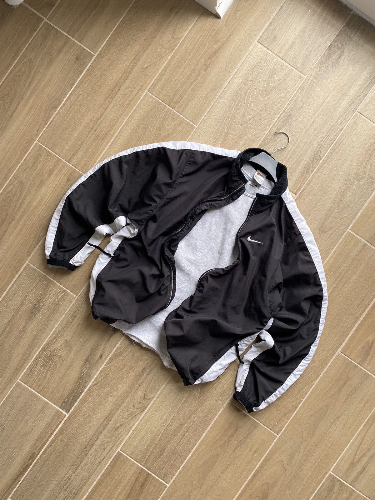 Nike Vintage Nike Light Jacket Track Top Size US S / EU 44-46 / 1 - 1 Thumbnail