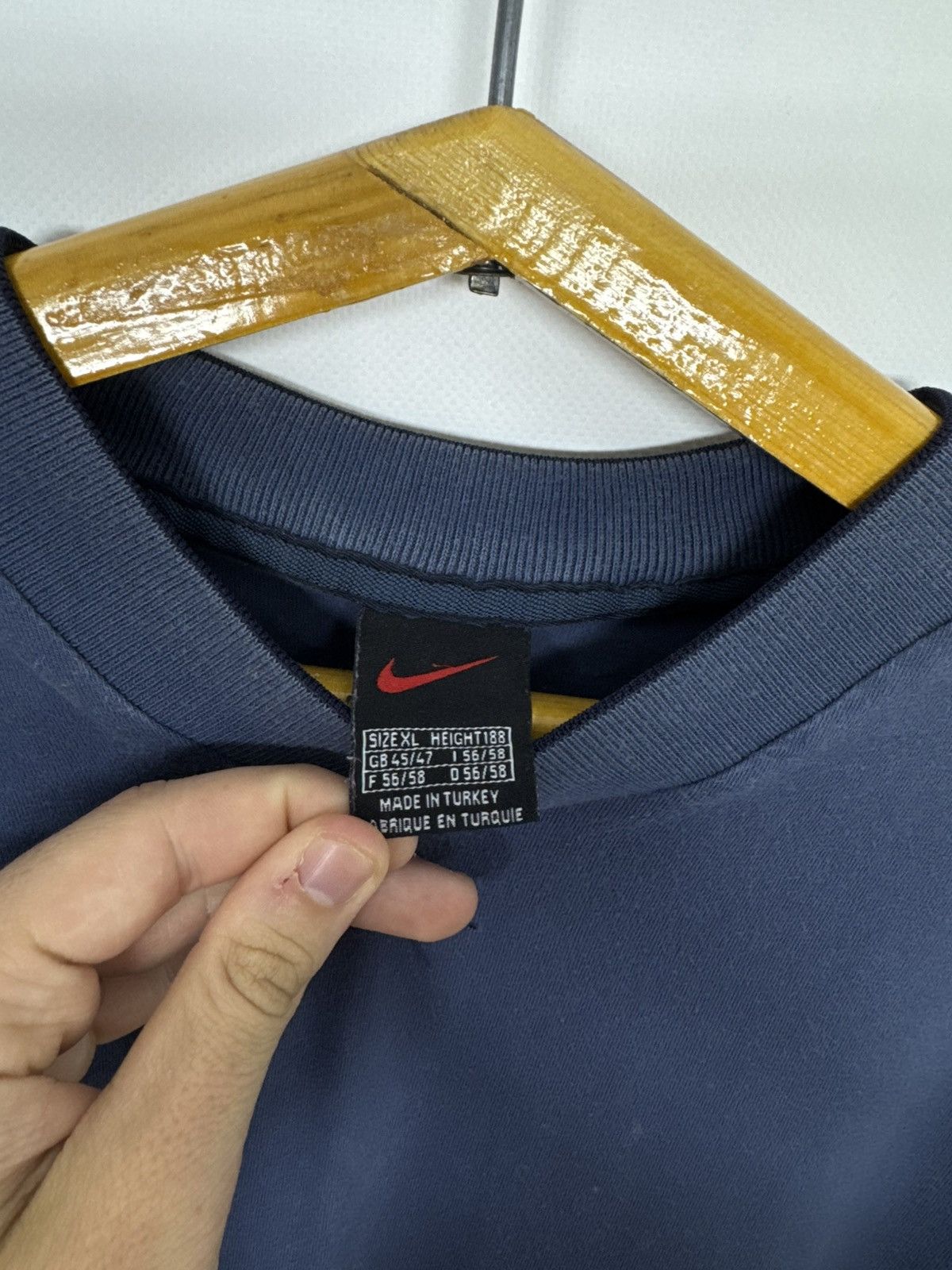 Nike Vintage Y2k Nike Center Swoosh Logo T-Shirt Size US XL / EU 56 / 4 - 11 Thumbnail