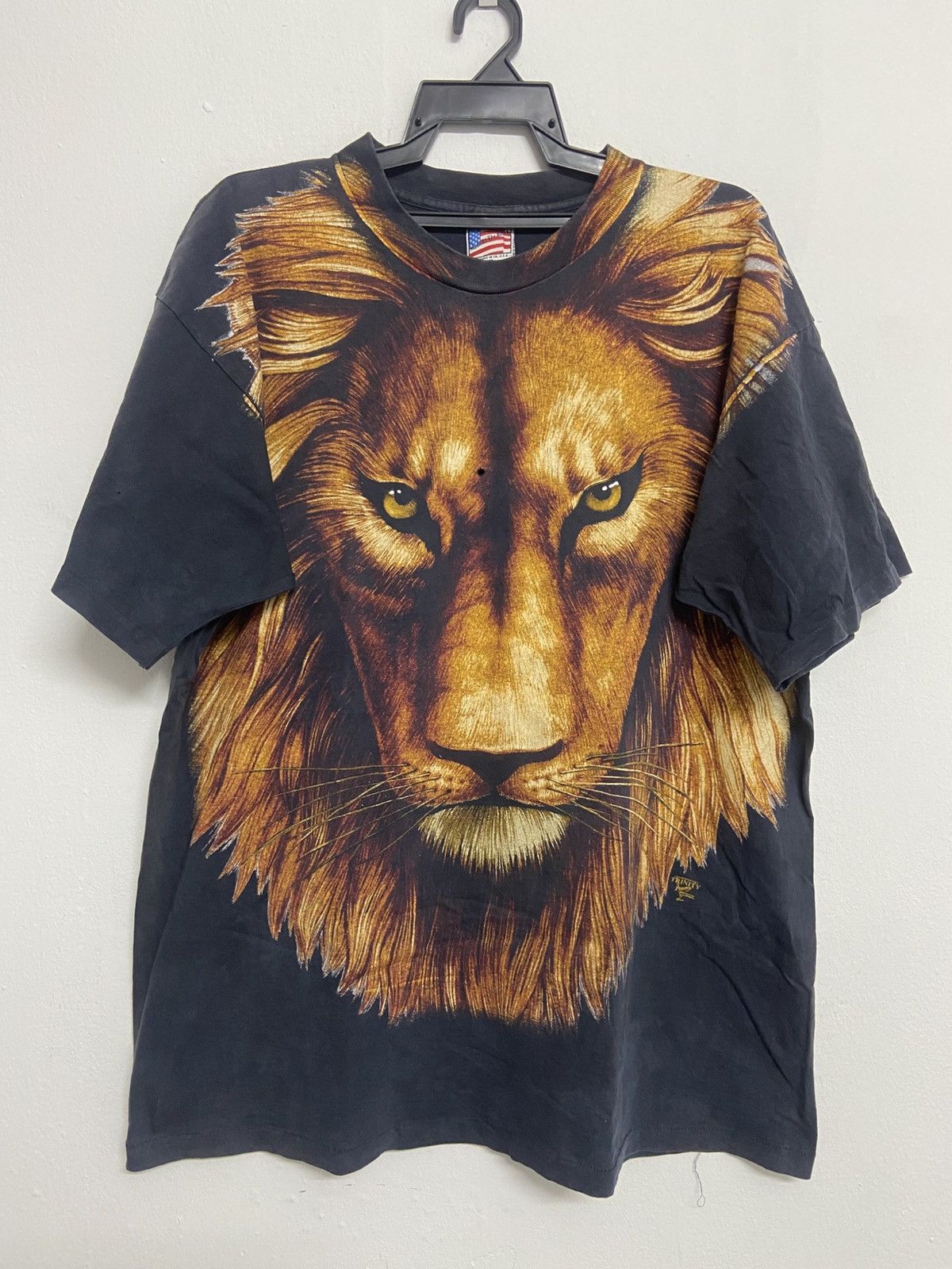 Vintage Vintage Lion King Trinity Sport Sun Faded Tee Size US XL / EU 56 / 4 - 1 Thumbnail