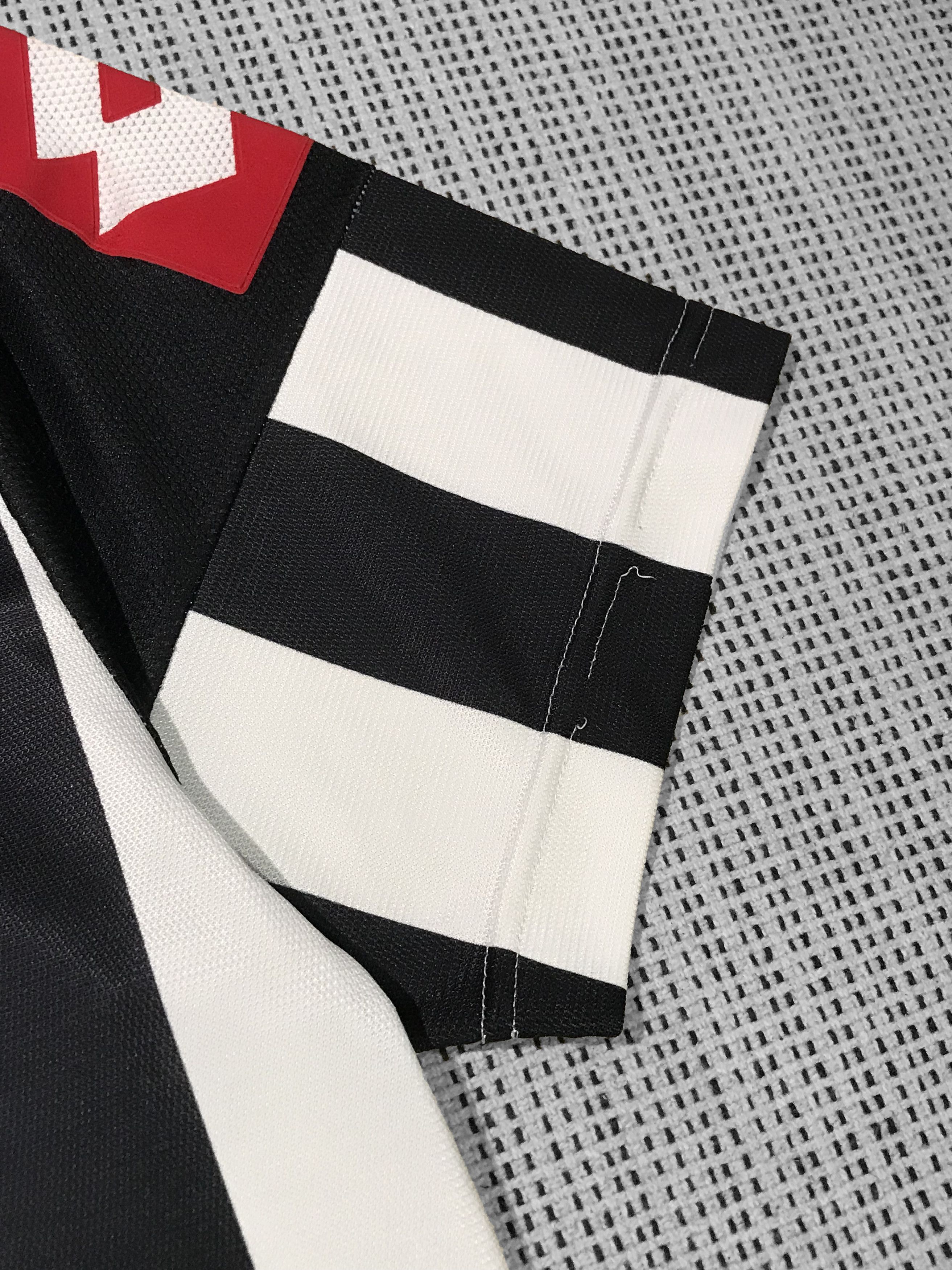 Lotto Sport × Vintage Lotto Juventus vintage soccer shirt 01'/02' (L) Size US L / EU 52-54 / 3 - 7 Thumbnail