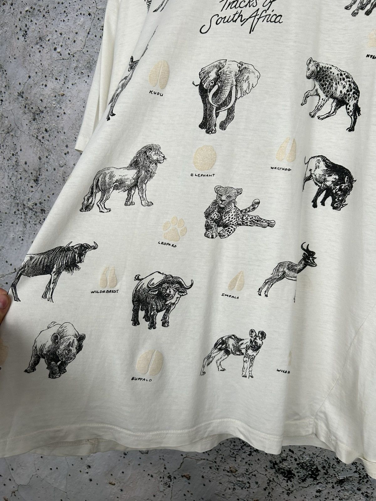 Vintage Vintage Animal Graphic Tee 90s Tracks Of South Africa Size US L / EU 52-54 / 3 - 4 Thumbnail