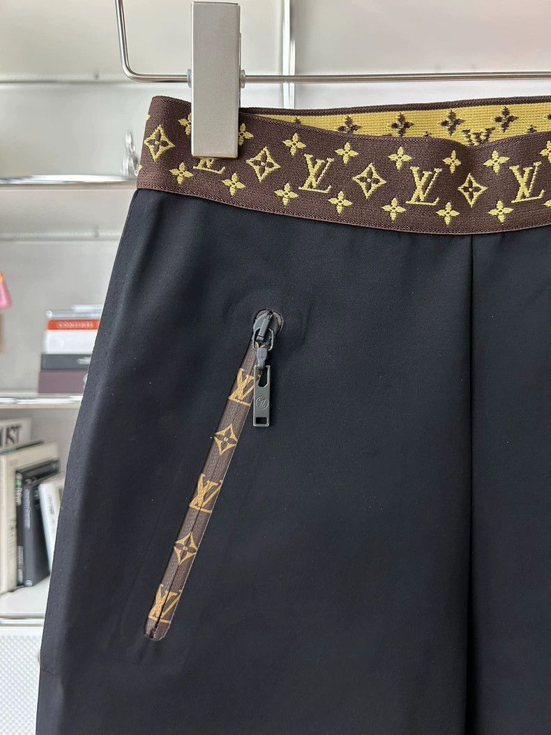 Louis Vuitton Louis Vuitton Black Five-Point Monogram Belted Stretch Cas Size US 34 / EU 50 - 3 Thumbnail