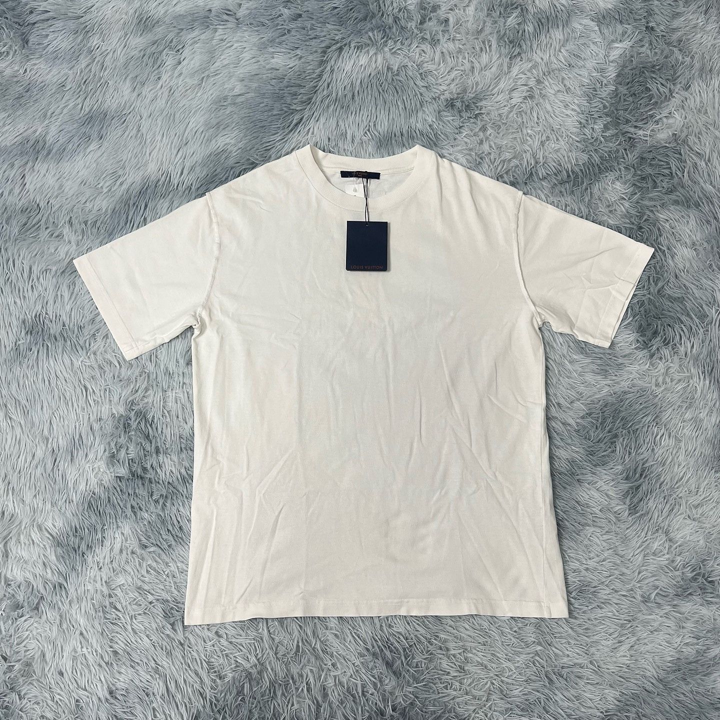 Louis Vuitton Louis Vuitton Leather Patch T-Shirt Size L Size US L / EU 52-54 / 3 - 1 Thumbnail