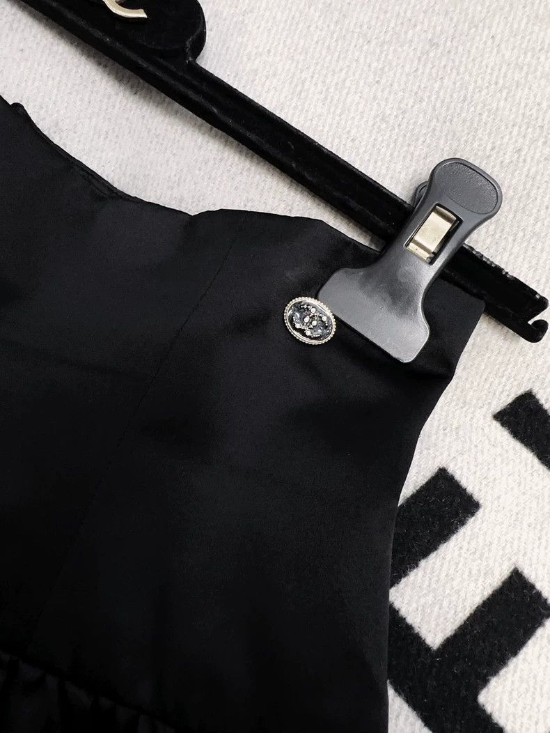 Chanel Chanel 20s roof series black mulberry silk irregular skirt Size 26" / US 2 / IT 38 - 5 Thumbnail