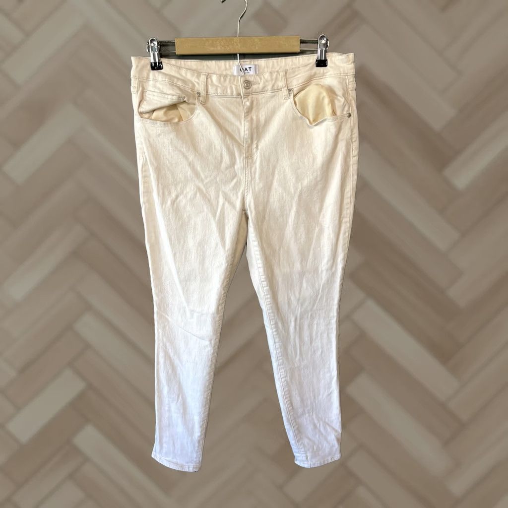 Denime OAT New York Womens Ivory Denim Chino Pant Jeans 32 x 27 Regular Ivory Denim Jeans Womens 32 Ivory OAT New York Jeans Regular 32 x 27 Size 24" / US 00 / IT 34 - 1 Thumbnail