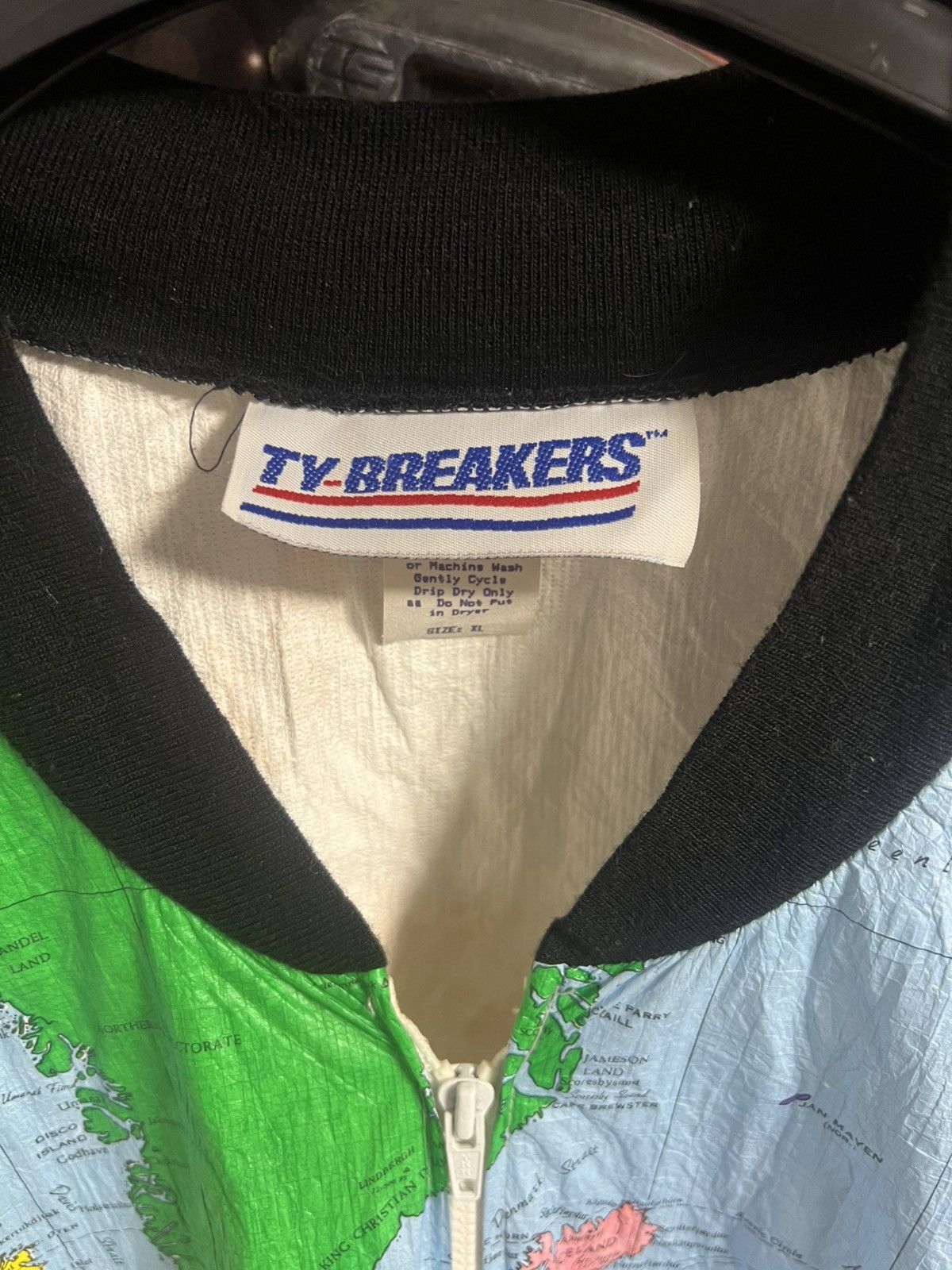 Vintage TY BREAKERS Vintage Wearin’ The World Tyvek Map 90s Jacket Size US L / EU 52-54 / 3 - 19 Thumbnail