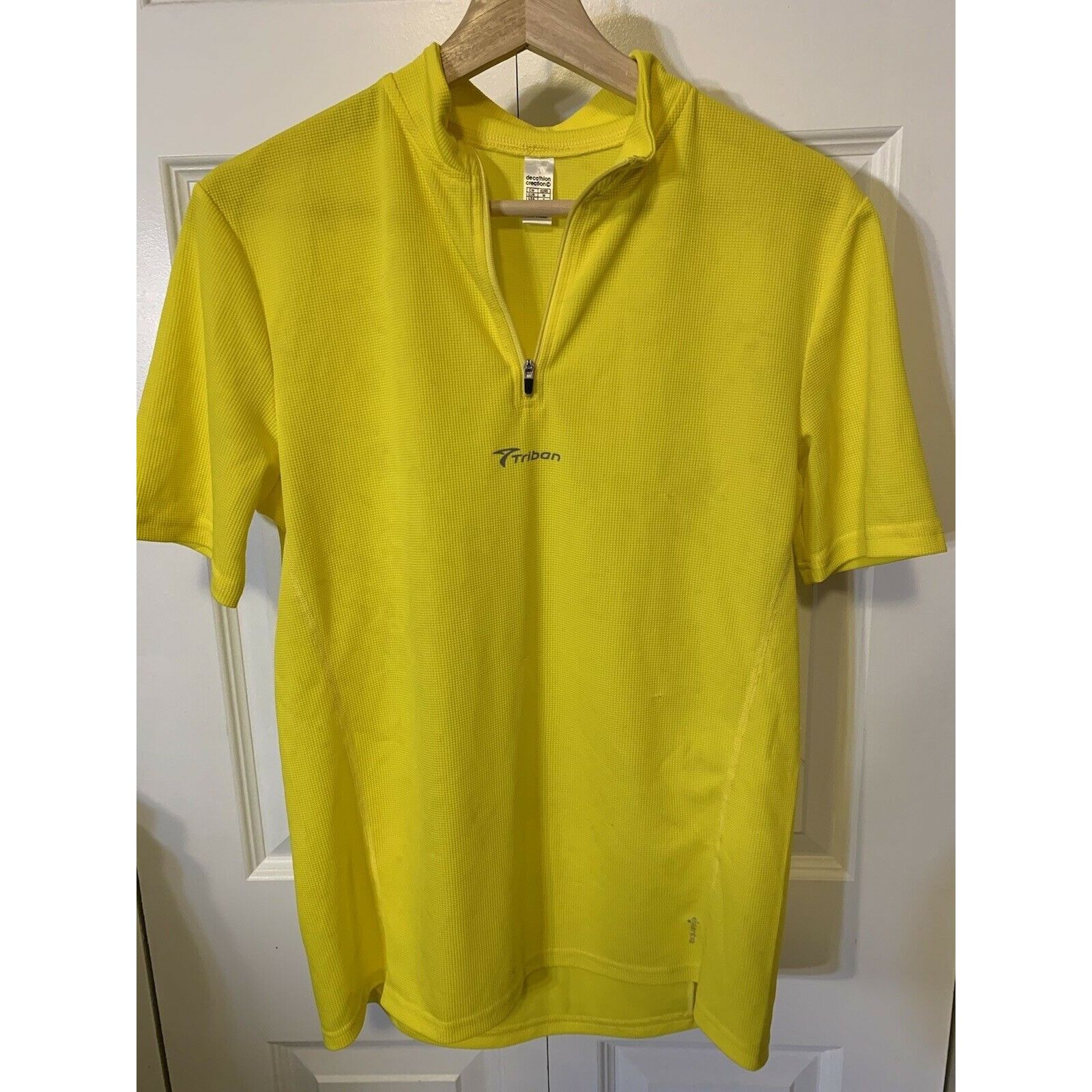 Other DECATHLON BTWIN Men’s Sz S yellow CYCLING JERSEY decathlon c Size US S / EU 44-46 / 1 - 4 Thumbnail