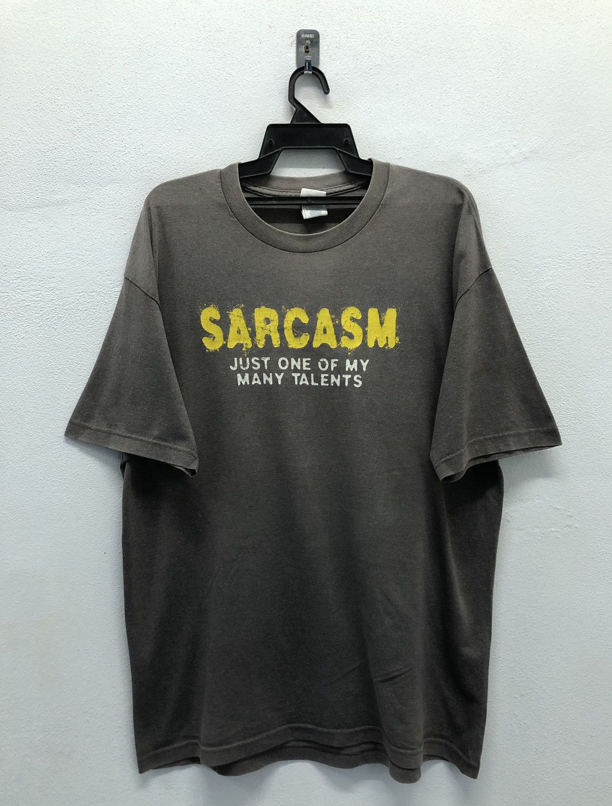 Vintage Vintage y2k Too Many Freaks Not Enough Circuses t shirt Size US XL / EU 56 / 4 - 1 Thumbnail