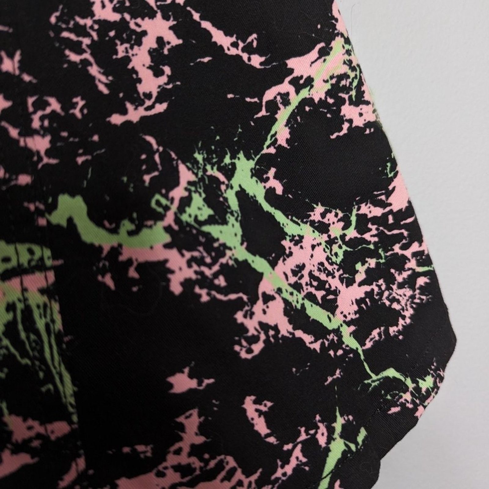 Love Moschino Love Moschino Black And Neon Splatter Print Mini Skirt Size 27" / US 4 / IT 40 - 7 Thumbnail