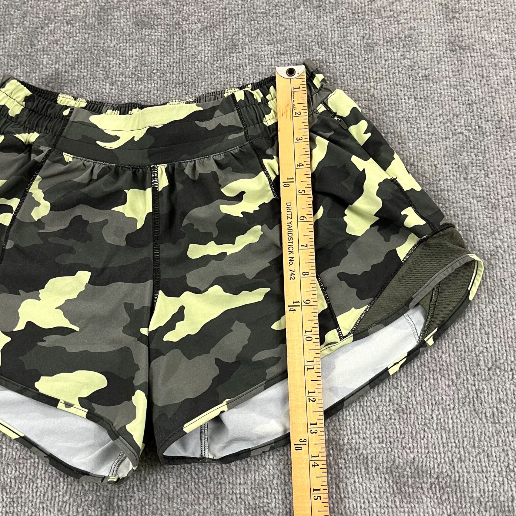 Lululemon VINTAGE LULULEMON Shorts Women 4 Regular Green Camo Lined 4" Inseam Speed Up Gym Running Activewear Womens Size 27" / US 4 / IT 40 - 5 Thumbnail