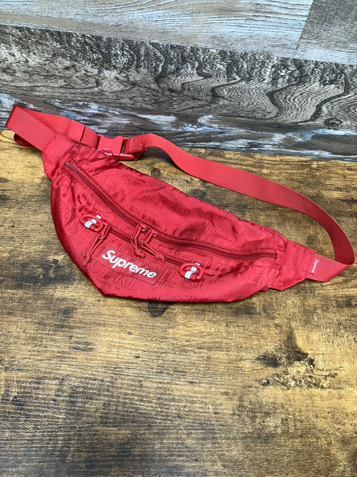 OS-Supreme SS19 red waist Bag