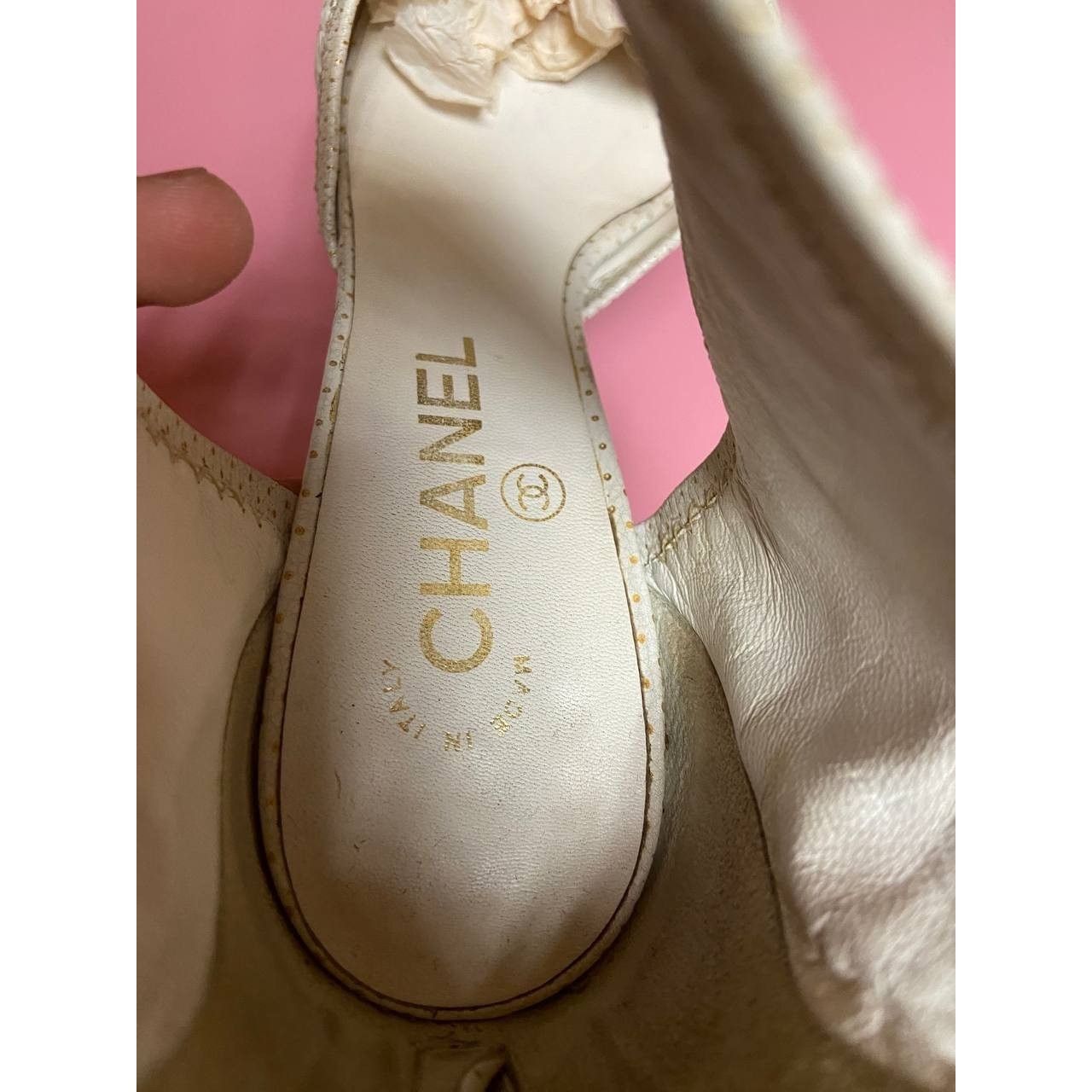 Chanel Elegant Chanel Vintage Polka Dot Leather Sandals Size 37 Size US 6 / IT 36 - 7 Thumbnail