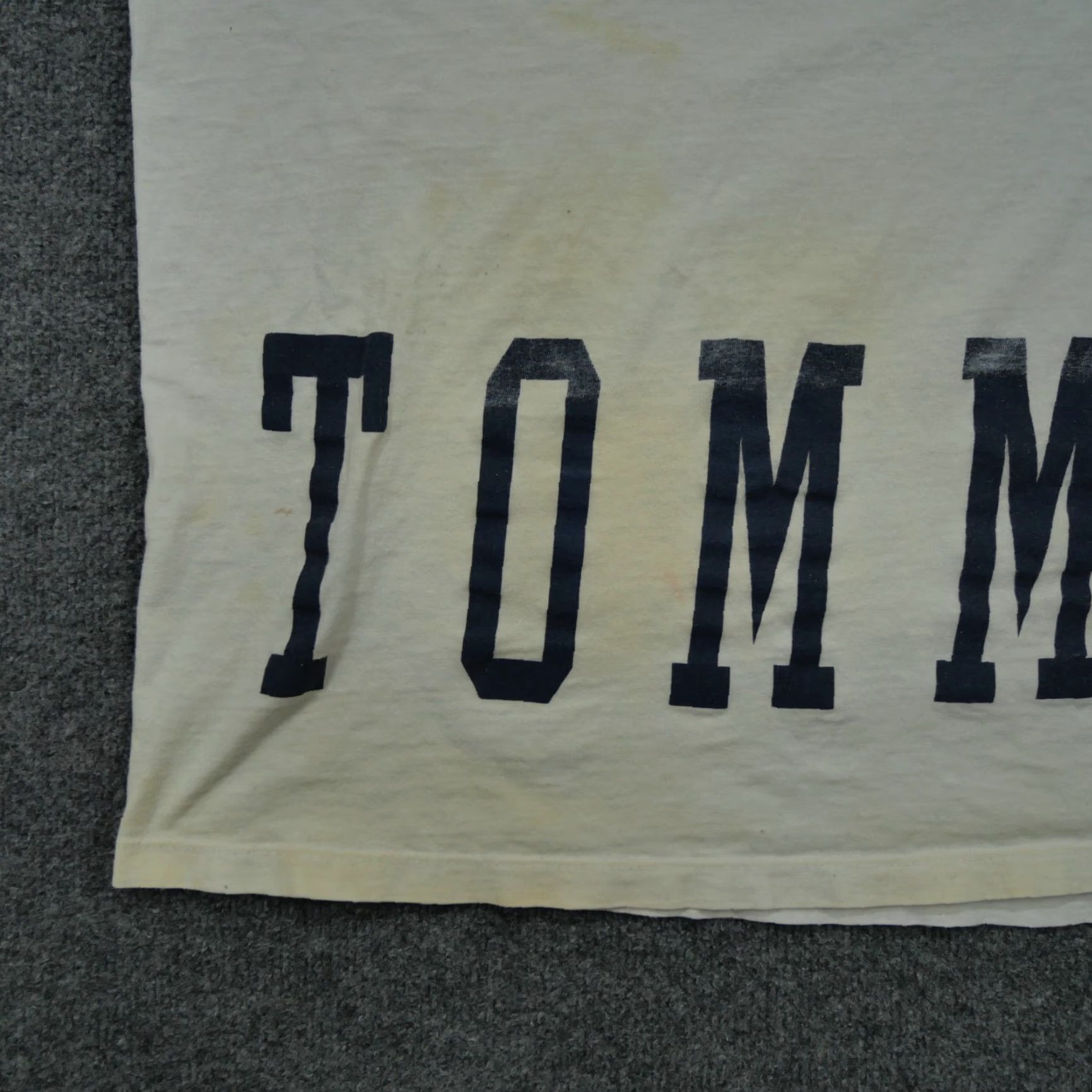Tommy Hilfiger VINTAGE Tommy Hilfiger T Shirt Adult XL White Distressed Grunge Big Logo 90s Mens Size US XL / EU 56 / 4 - 2 Thumbnail