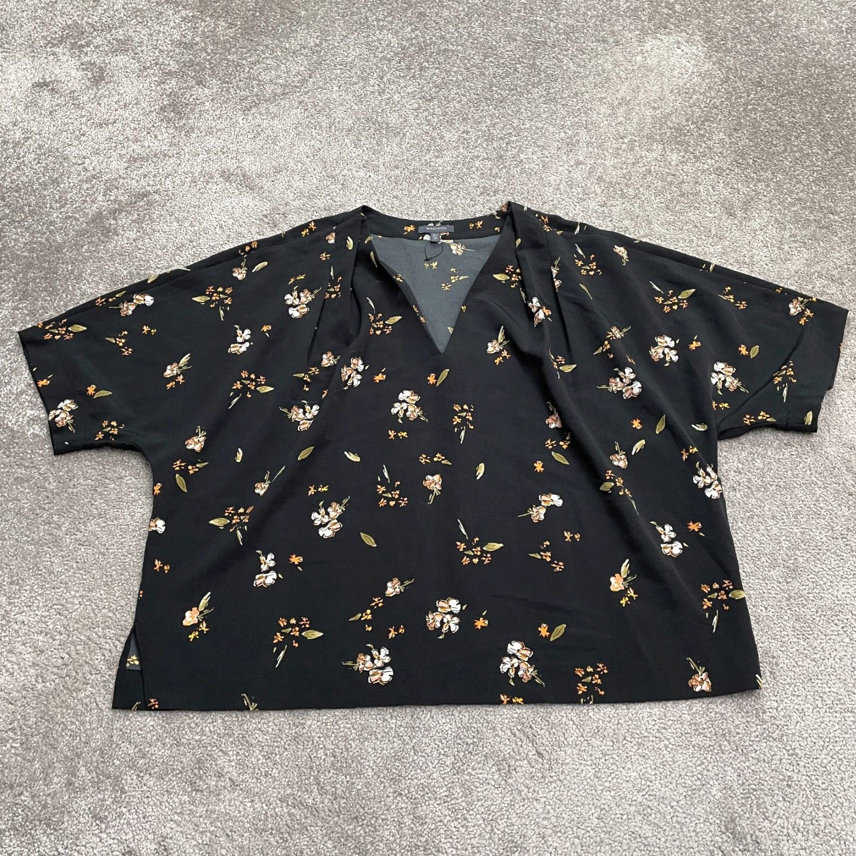 Madison Madison Floral Crop Top Womens XL Black V-Neck Short Sleeve Lightweight Blouse Size XL / US 12-14 / IT 48-50 - 2 Thumbnail