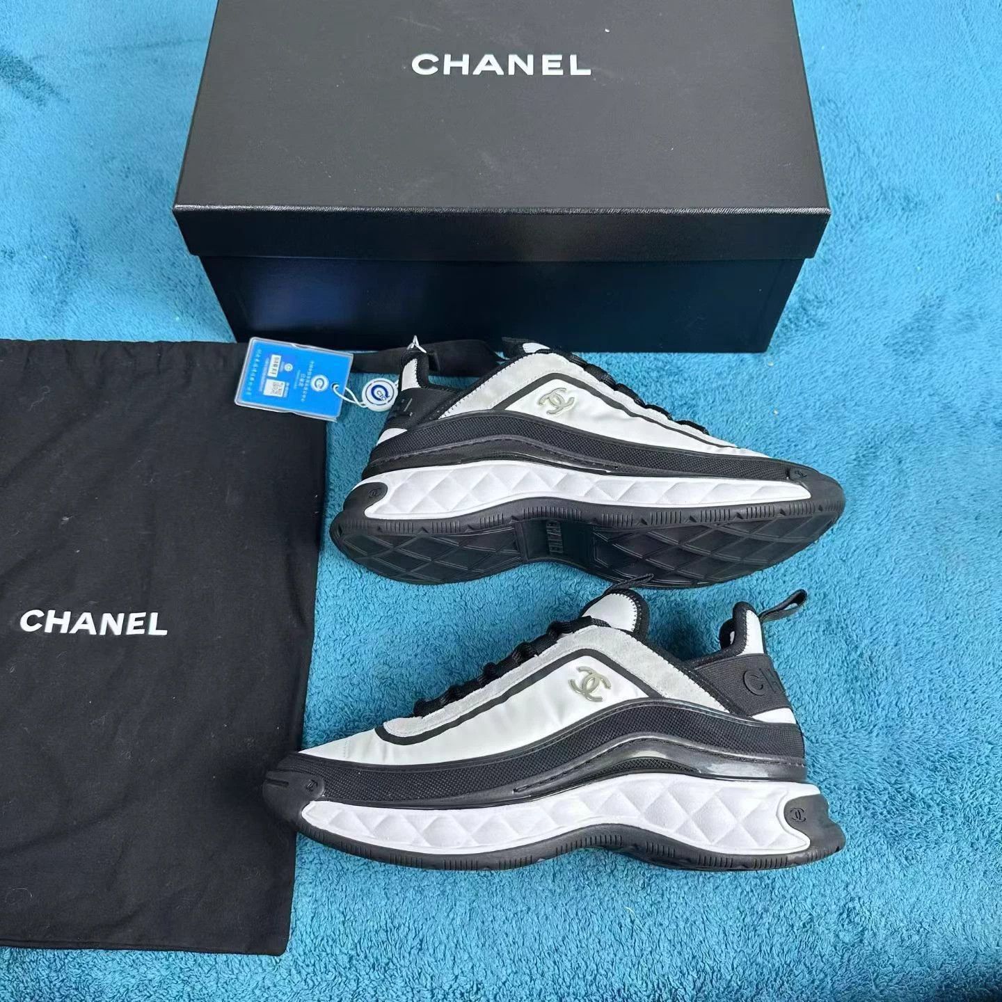 Chanel Chanel Gold Logo Leather Low-Top Sneakers Black/White 37.5 Size US 6.5 / IT 36.5 - 2 Thumbnail