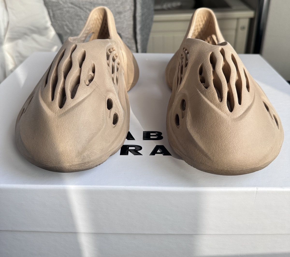 Adidas × Yeezy Yeezy Foam RNNR Size US 4 / IT 34 - 3 Thumbnail