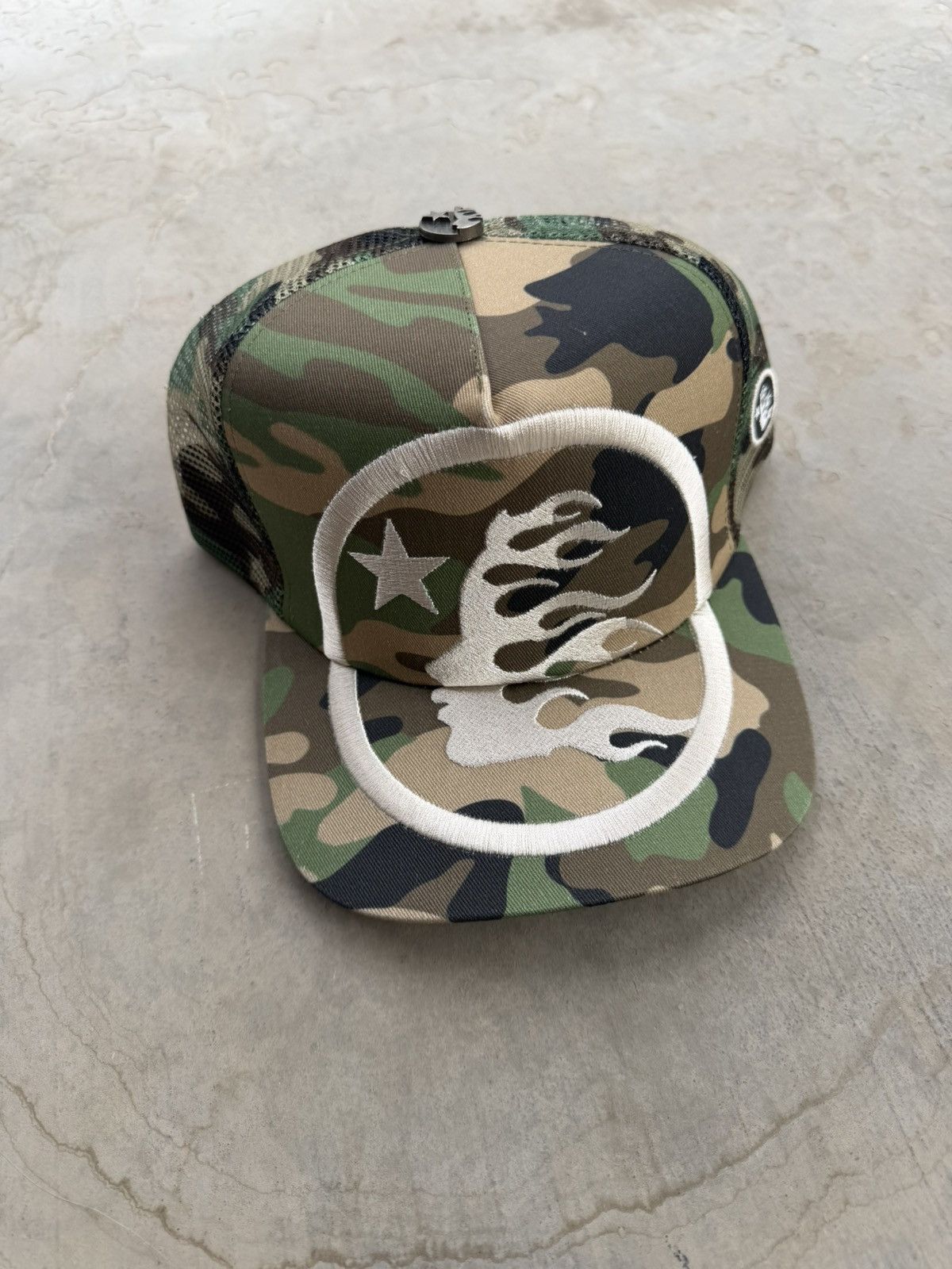 HELLSTAR Hellstar Camo Flame Logo Snapback Brand New Size ONE SIZE - 1 Thumbnail