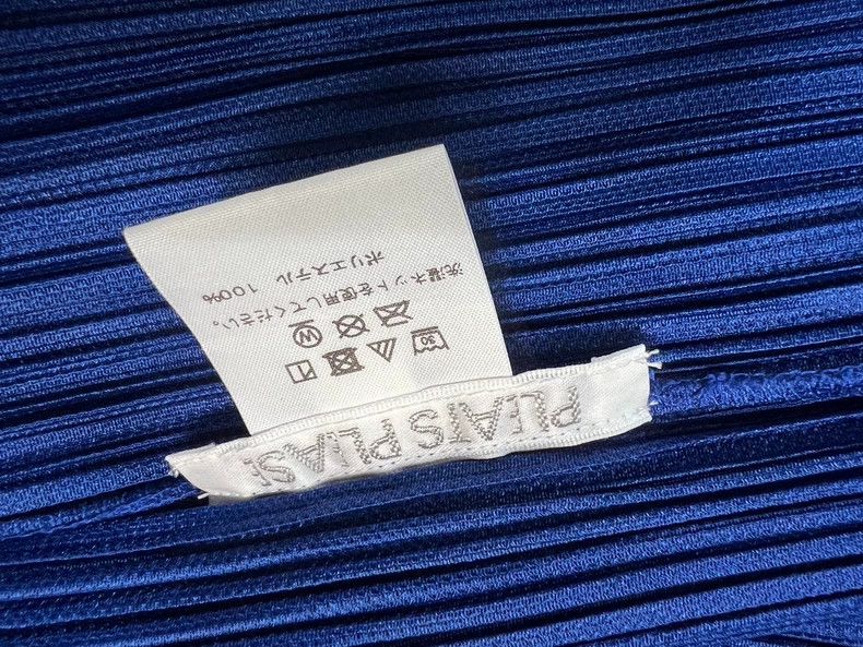 Issey Miyake Issey Miyake size:3 Blue pleated top with short sleeves Size XS / US 0-2 / IT 36-38 - 3 Thumbnail