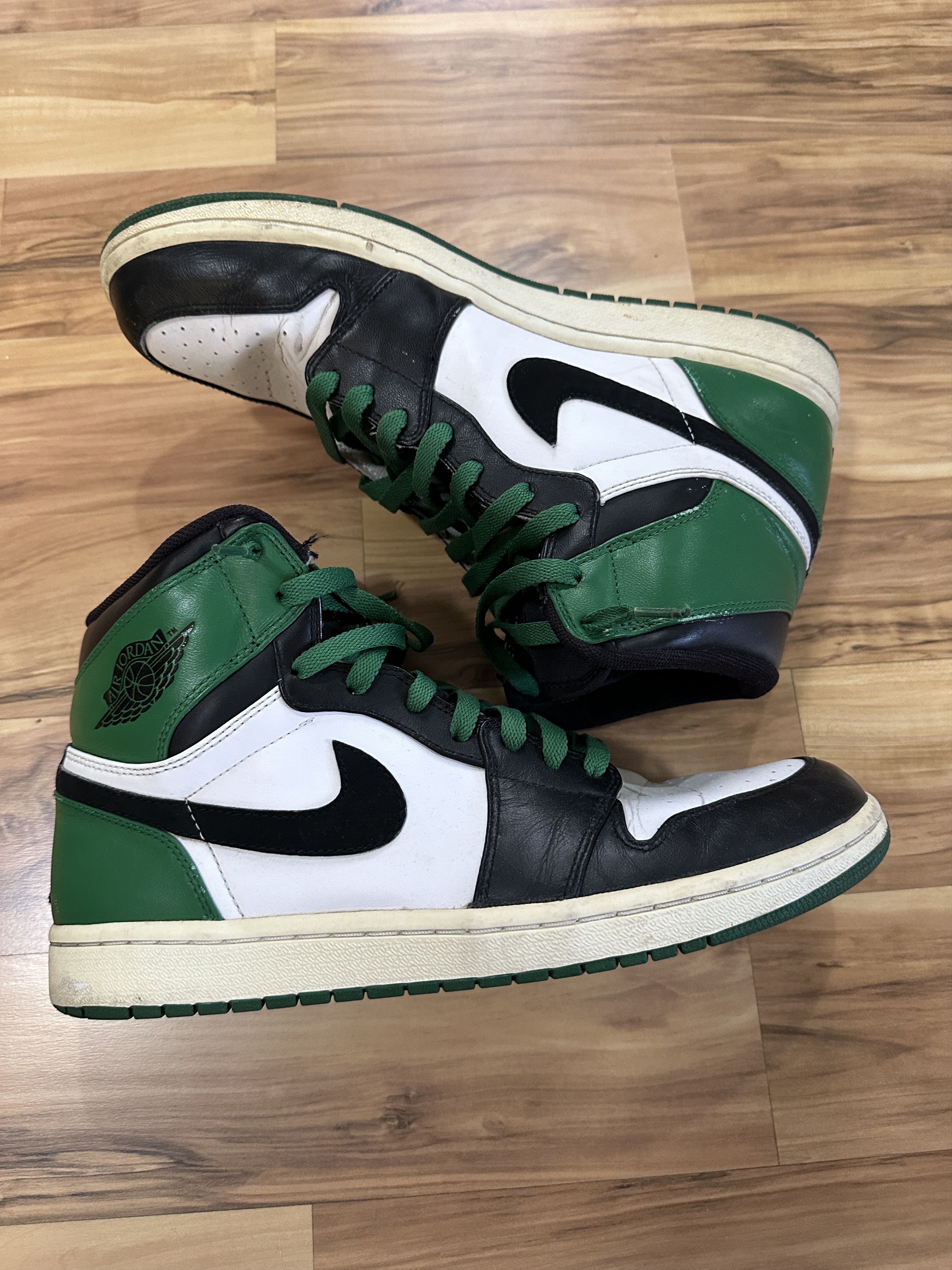 Jordan Brand Jordan 1 High "Defining Moments Celtics" Size 10.5 Size US 10.5 / EU 43-44 - 4 Thumbnail