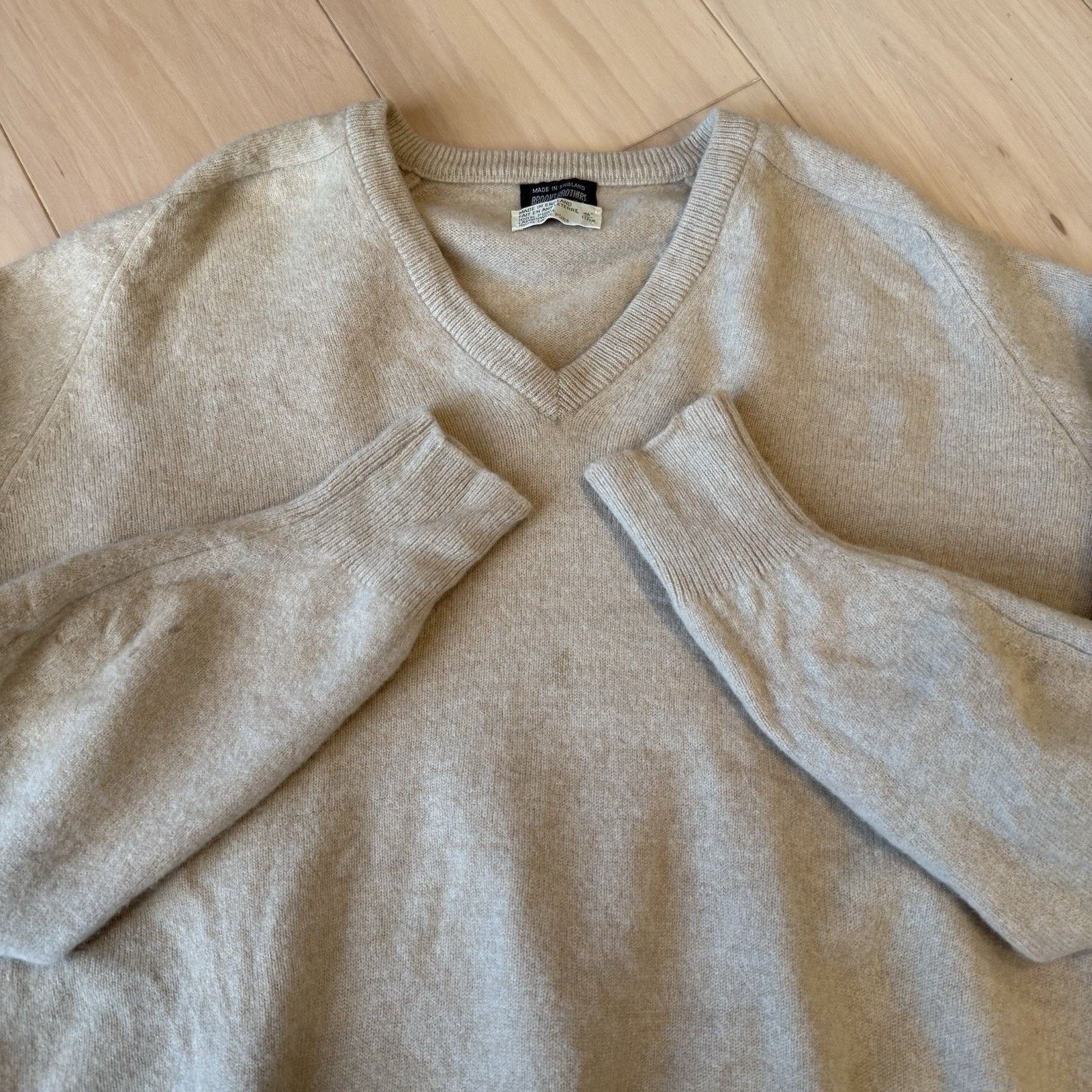 Brooks Brothers Vintage Brooks Brothers Lambswool Sweater Small Beige V Neck Size US S / EU 44-46 / 1 - 4 Thumbnail