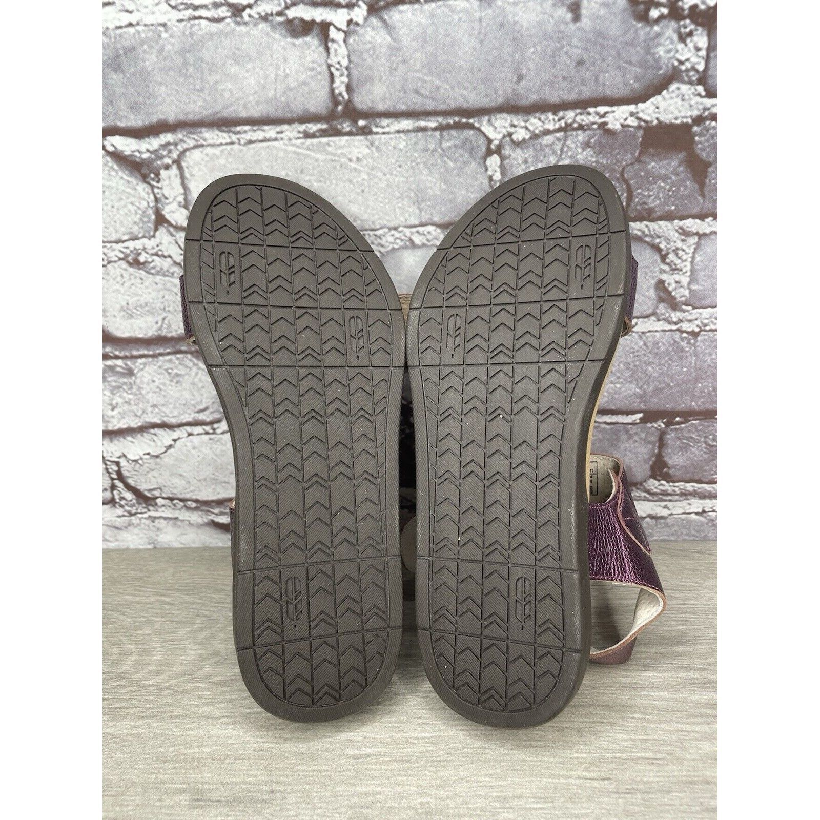 Other Revitalign Metallic Purple Adjustable Buckle Slip On Sandal Size US 7 / IT 37 - 6 Thumbnail