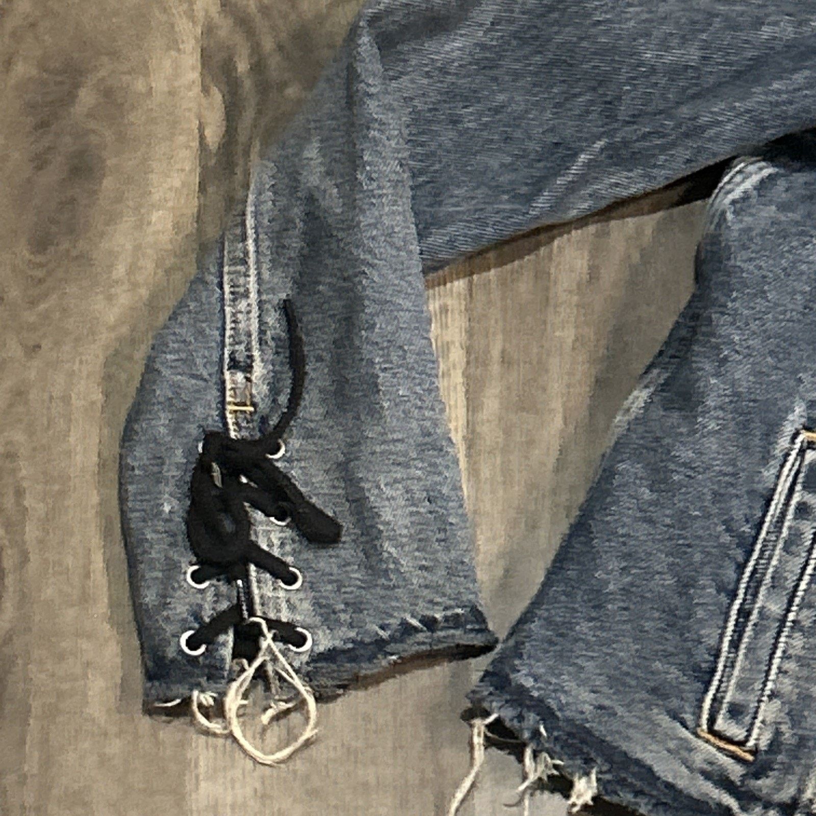 Levi's Levis Jean Jacket Women’s Large Raw Hem Lace Up Sleeves Size L / US 10 / IT 46 - 11 Thumbnail