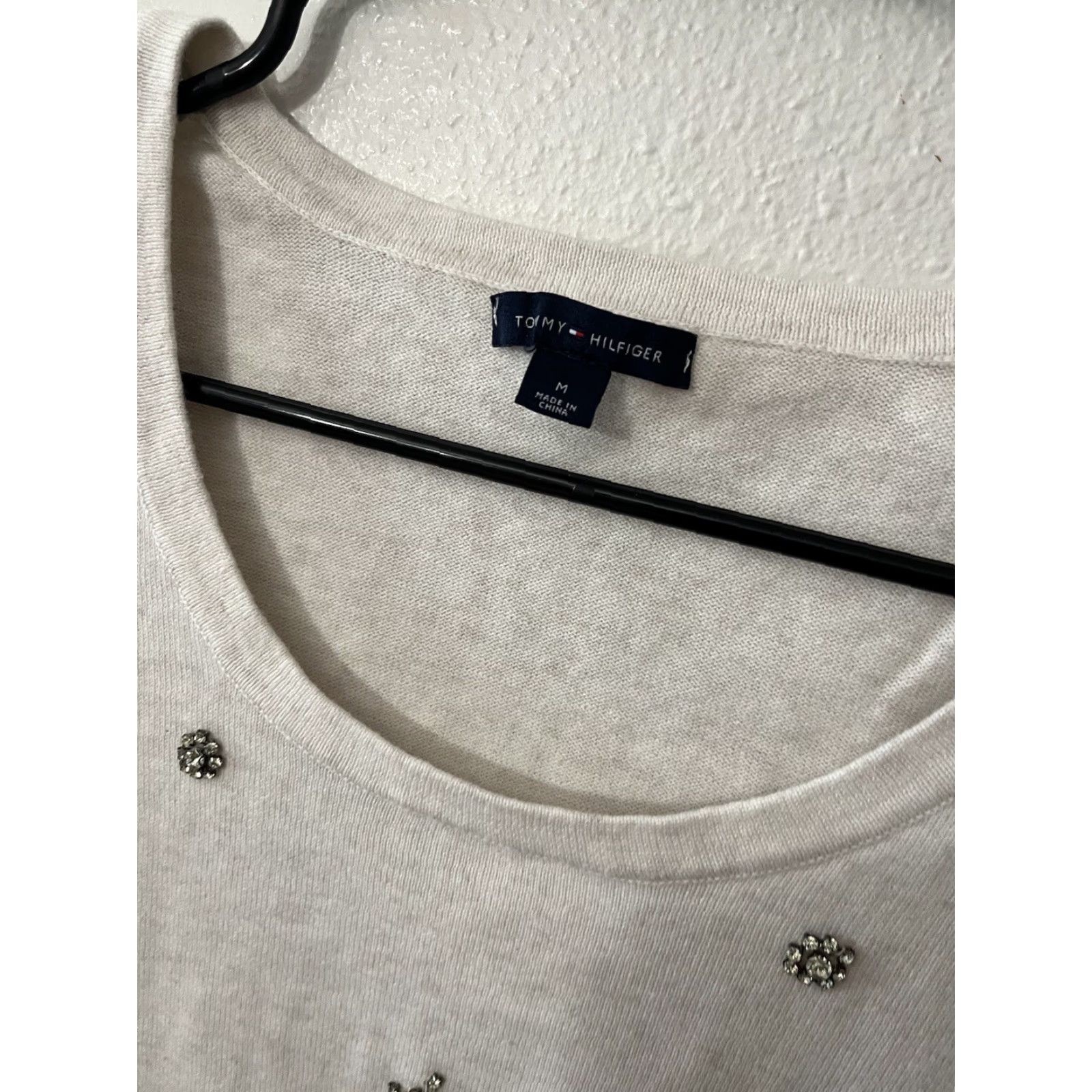 Tommy Hilfiger VINTAGE Tommy Hilfiger Pullover Sweater Women Size M White Rhinestone Jewels Size M / US 6-8 / IT 42-44 - 2 Thumbnail