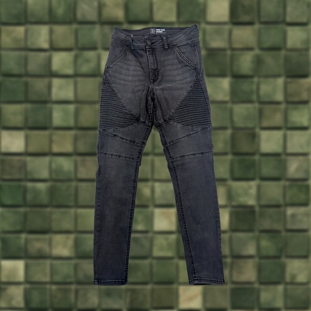 Vintage No Boundaries Jeans Women's 11 Skinny High Rise Black Denim Jeans Black 5-Pocket Pockets Stretch Womens Jeans Size 32" / US 10 / IT 46 - 1 Thumbnail