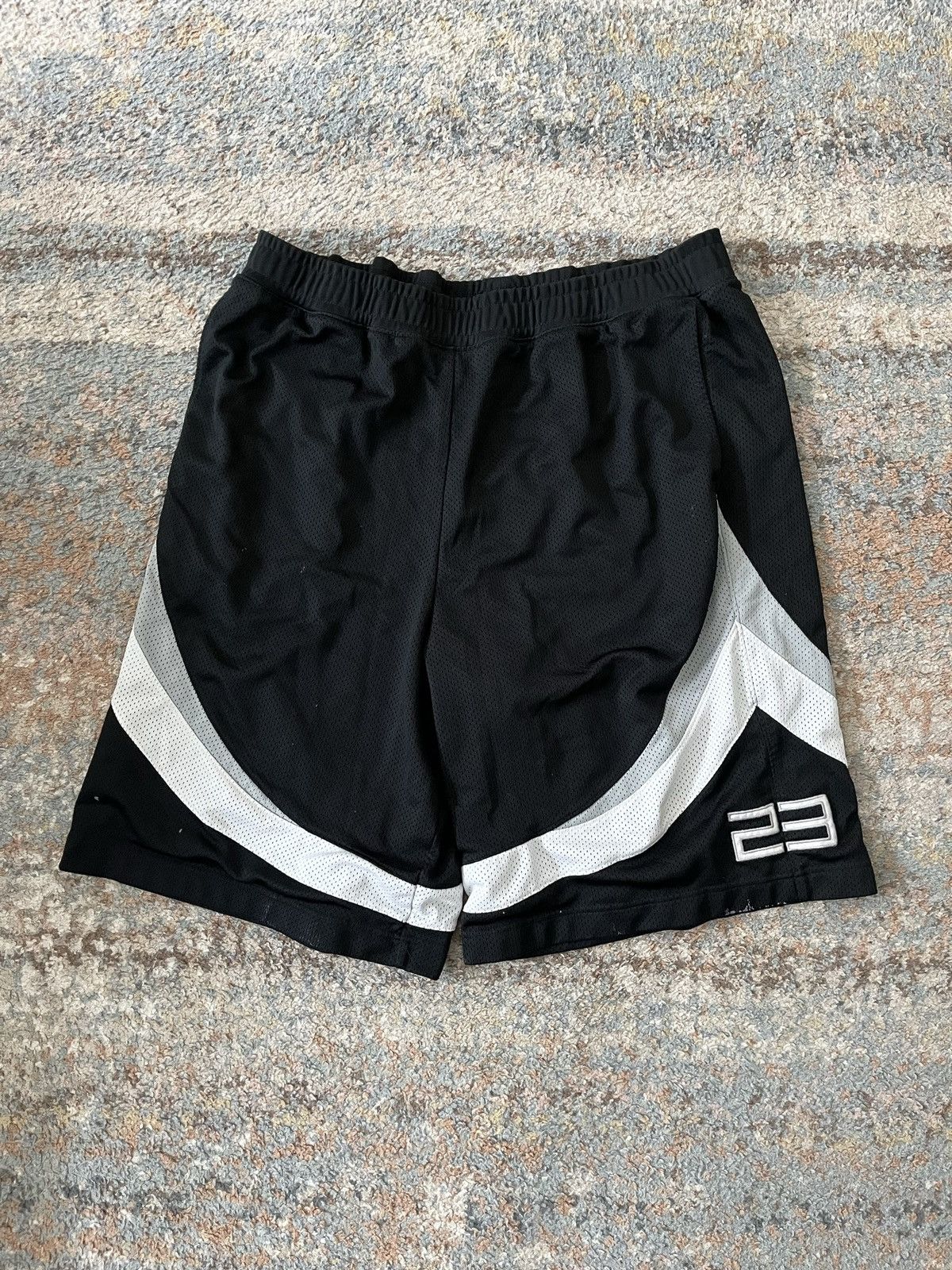 Jordan Brand VTG Jordan Shorts Y2K XL Black White Distressed Size US 34 / EU 50 - 1 Thumbnail