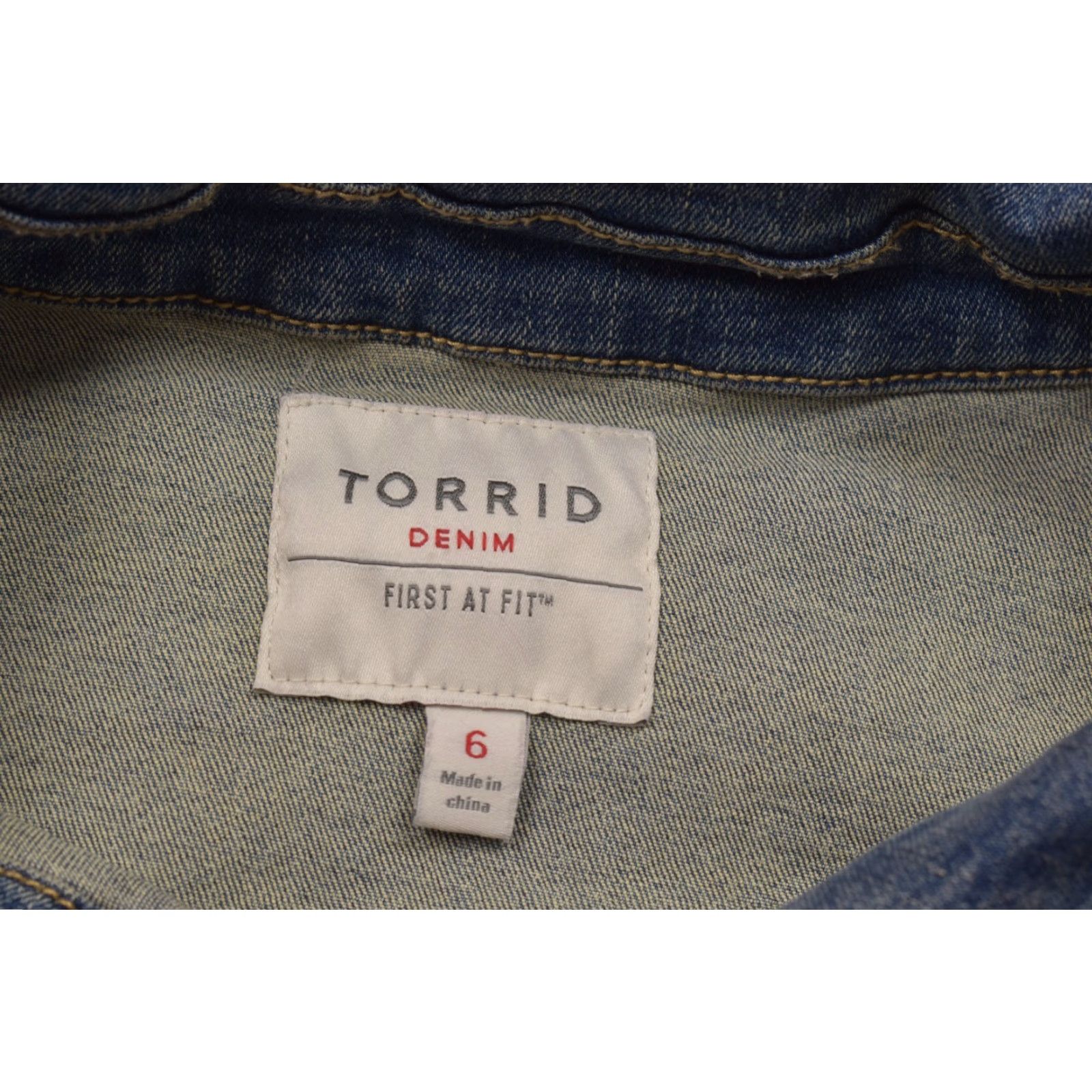 Torrid Torrid Denim First At Fit Women's 6 Blue Jean Trucker Jacket Cotton Spandex Jacket Denim Regular Blue Women Size 28" / US 6 / IT 42 - 6 Thumbnail