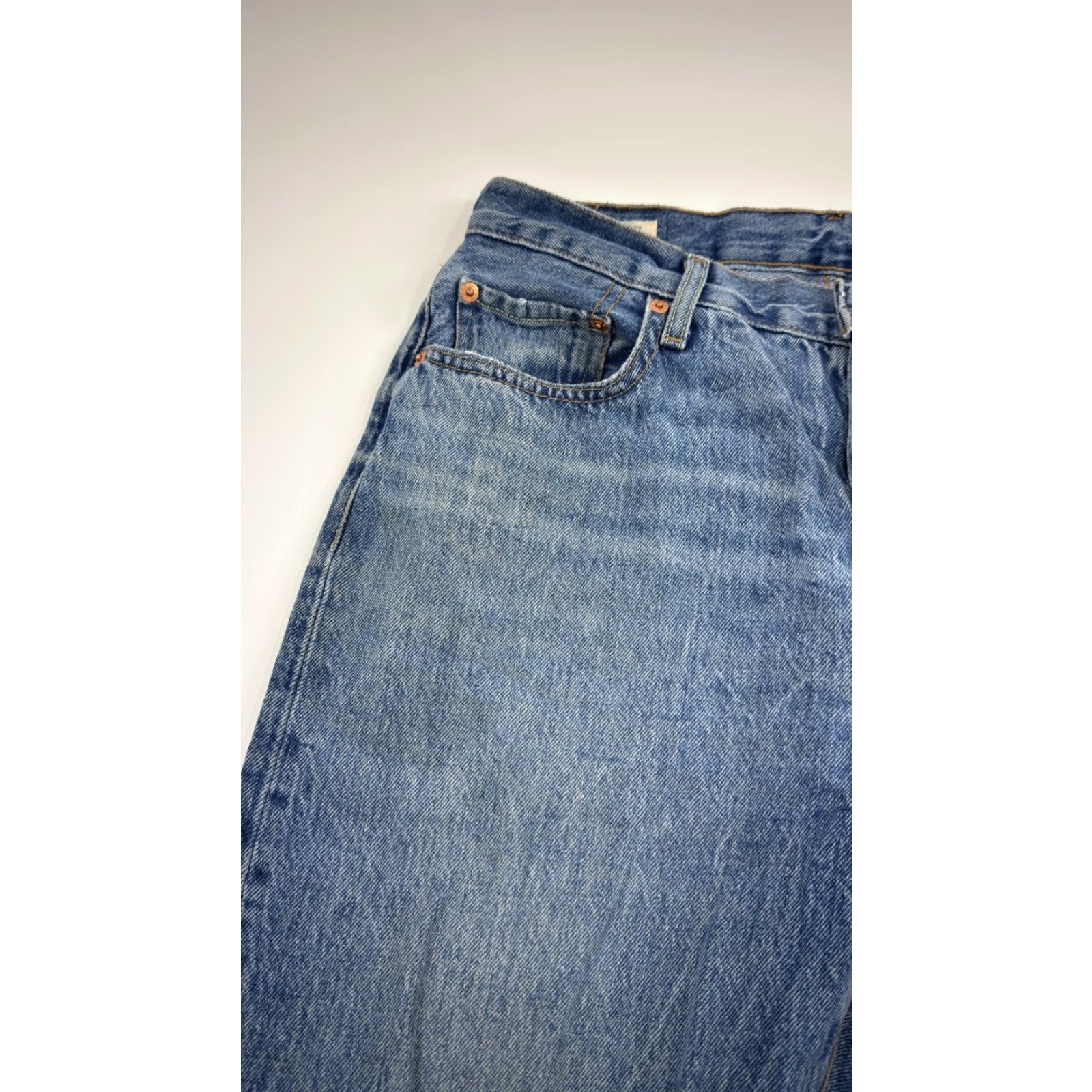 Levi's VINTAGE Levi's 501 Jeans Mens 29x30 Blue Denim Straight Leg Waterless Cotton Classic 90s Size US 29 - 2 Thumbnail